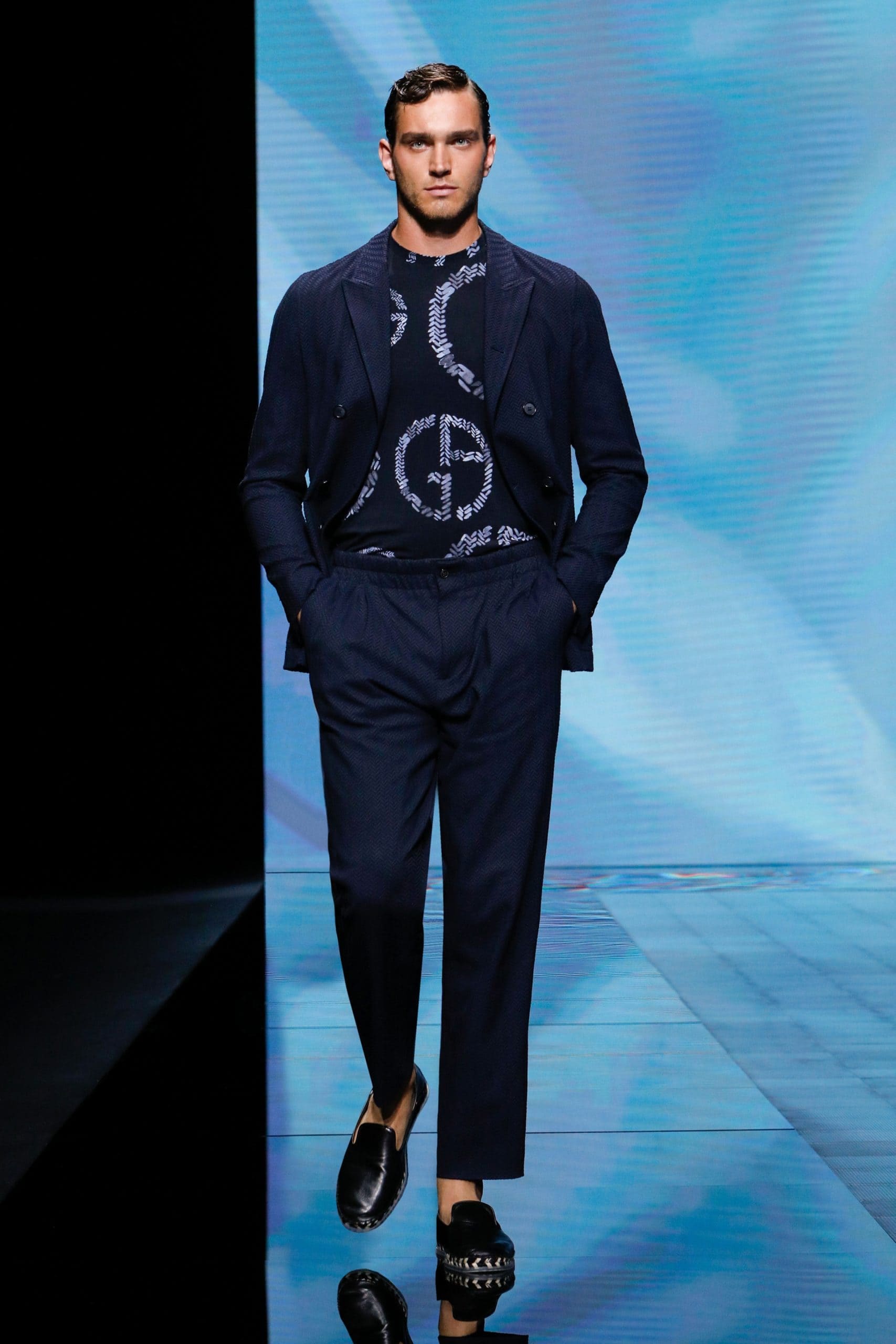 Giorgio Armani Frühling Sommer 2021 von RUNWAY MAGAZIN
