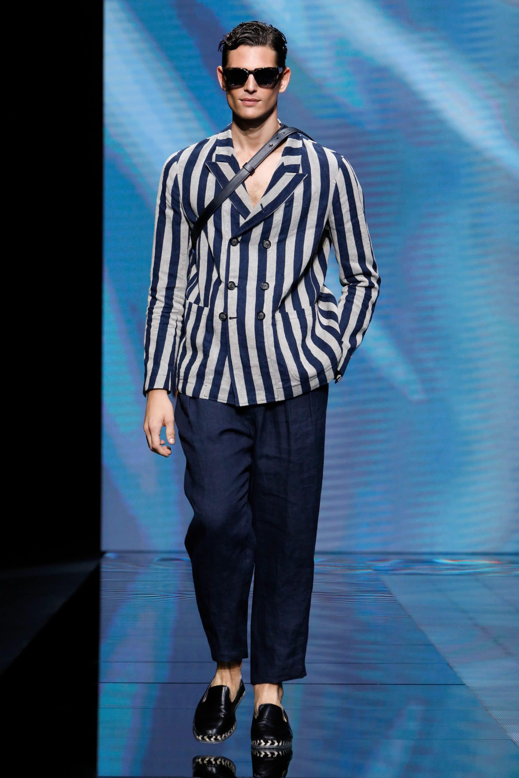 Giorgio Armani Frühling Sommer 2021 von RUNWAY MAGAZIN