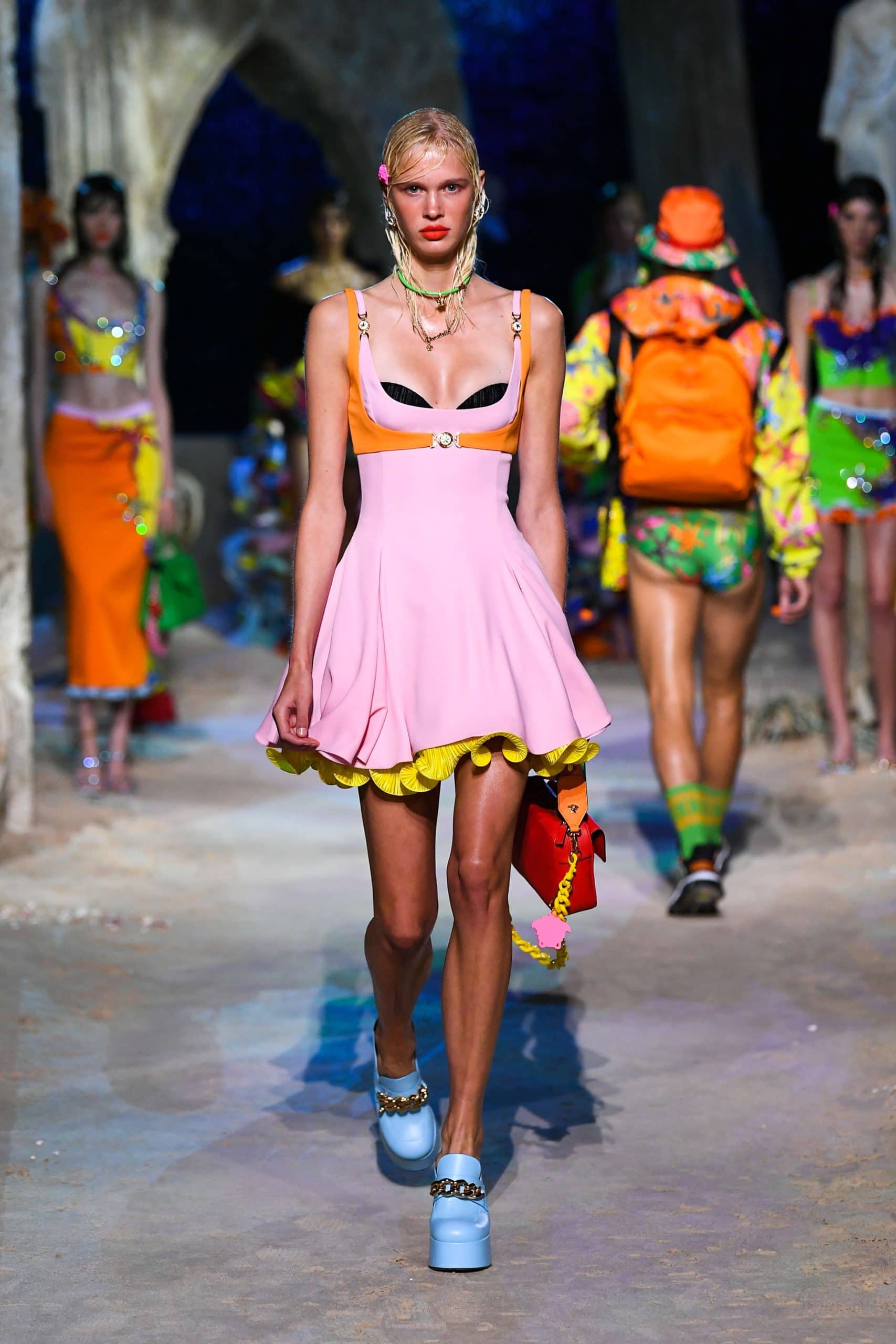 ヴェルサーチ春夏2021年 RUNWAY マガジン