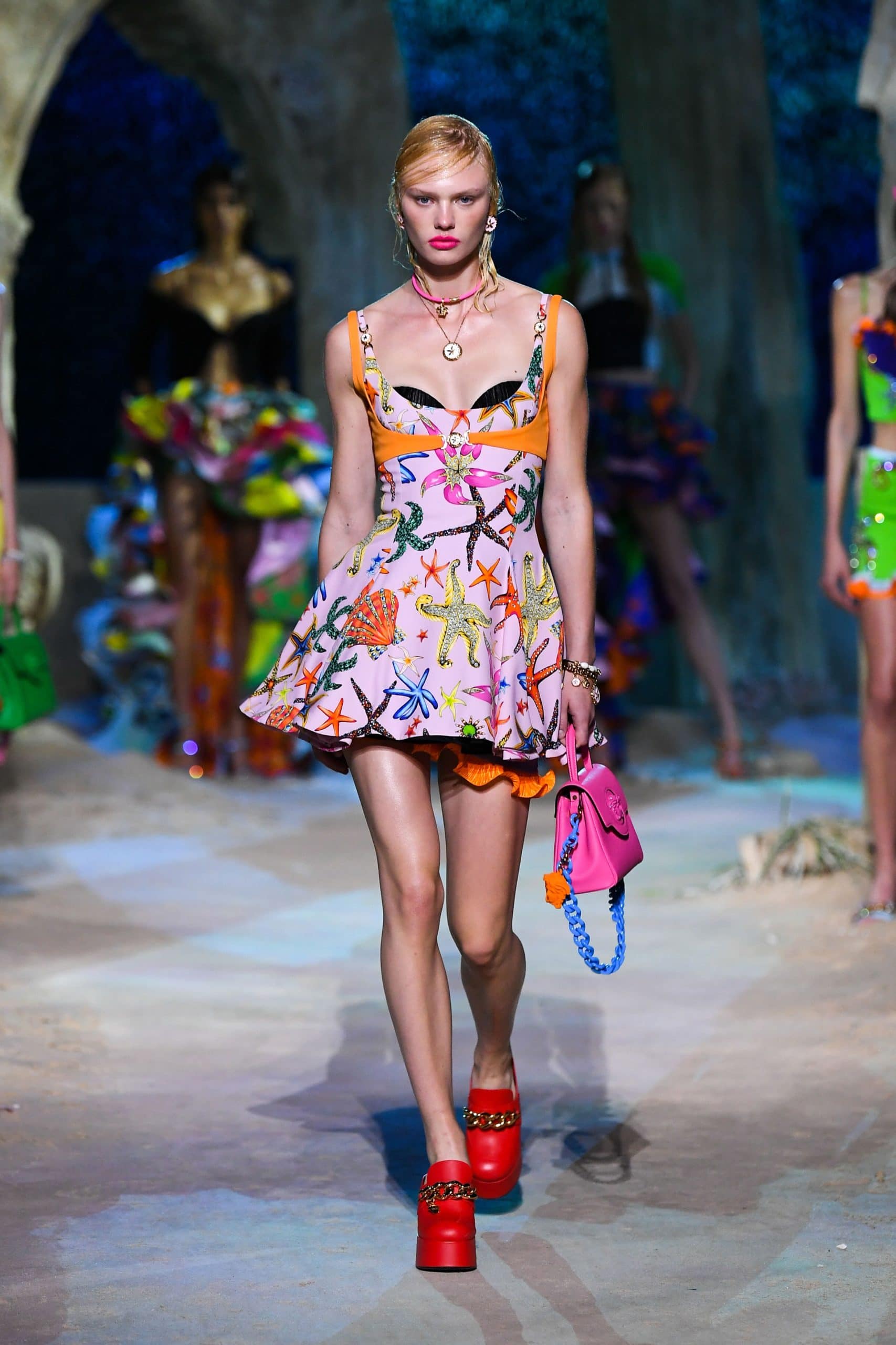 ヴェルサーチ春夏2021年 RUNWAY マガジン