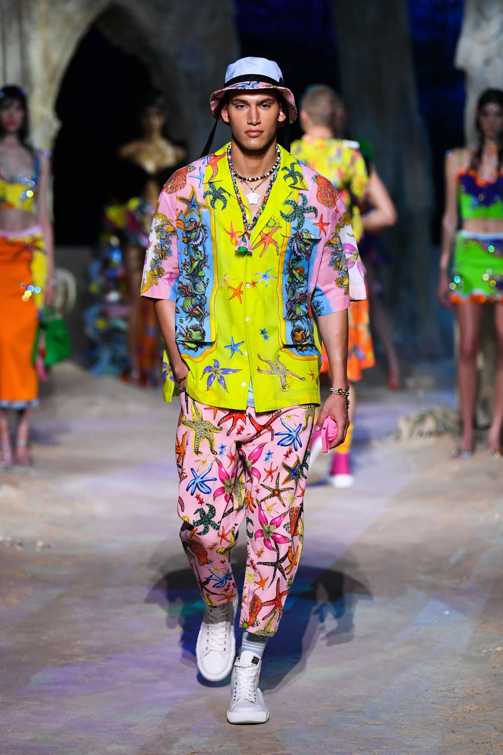 ヴェルサーチ春夏2021年 RUNWAY マガジン