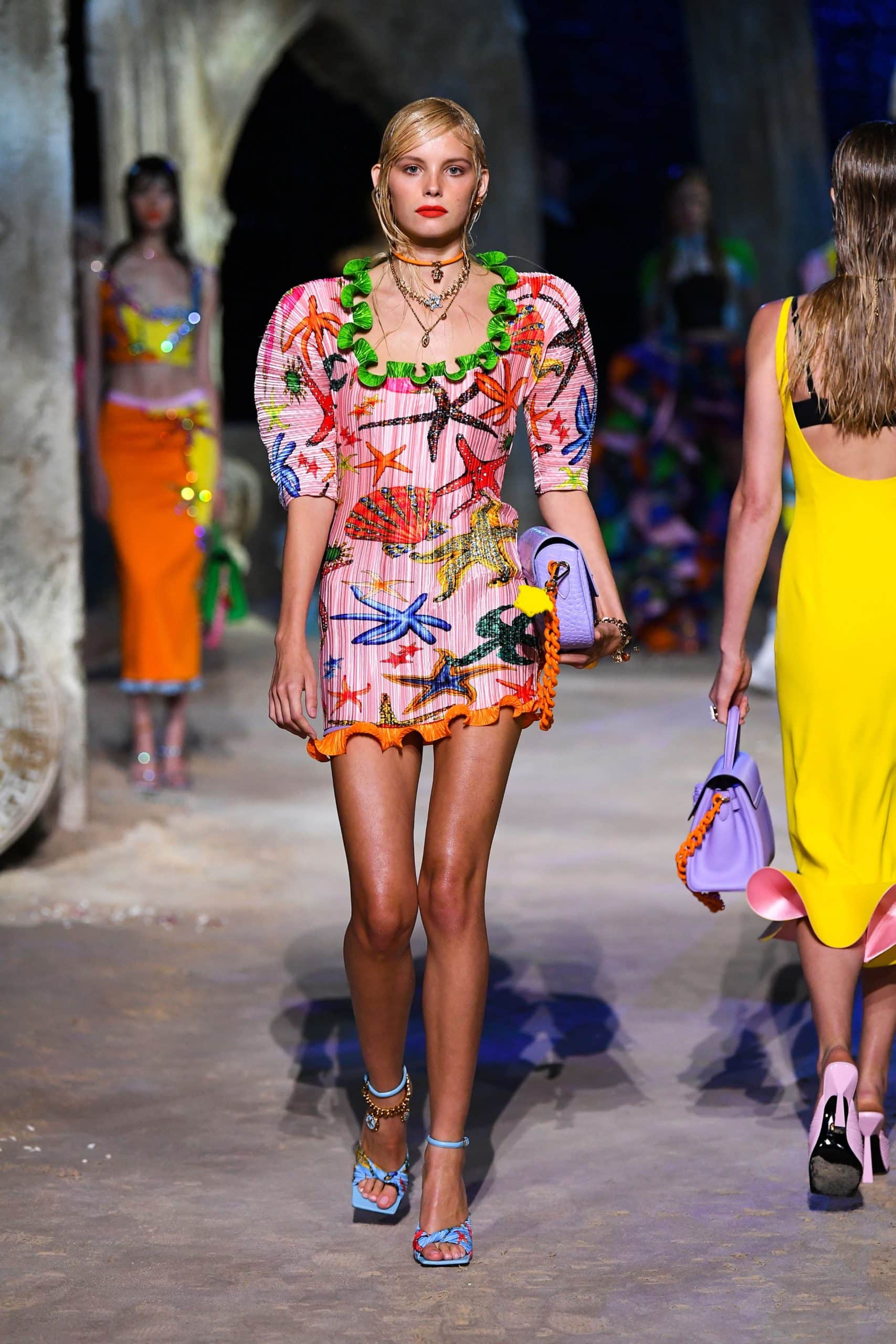 ヴェルサーチ春夏2021年 RUNWAY マガジン