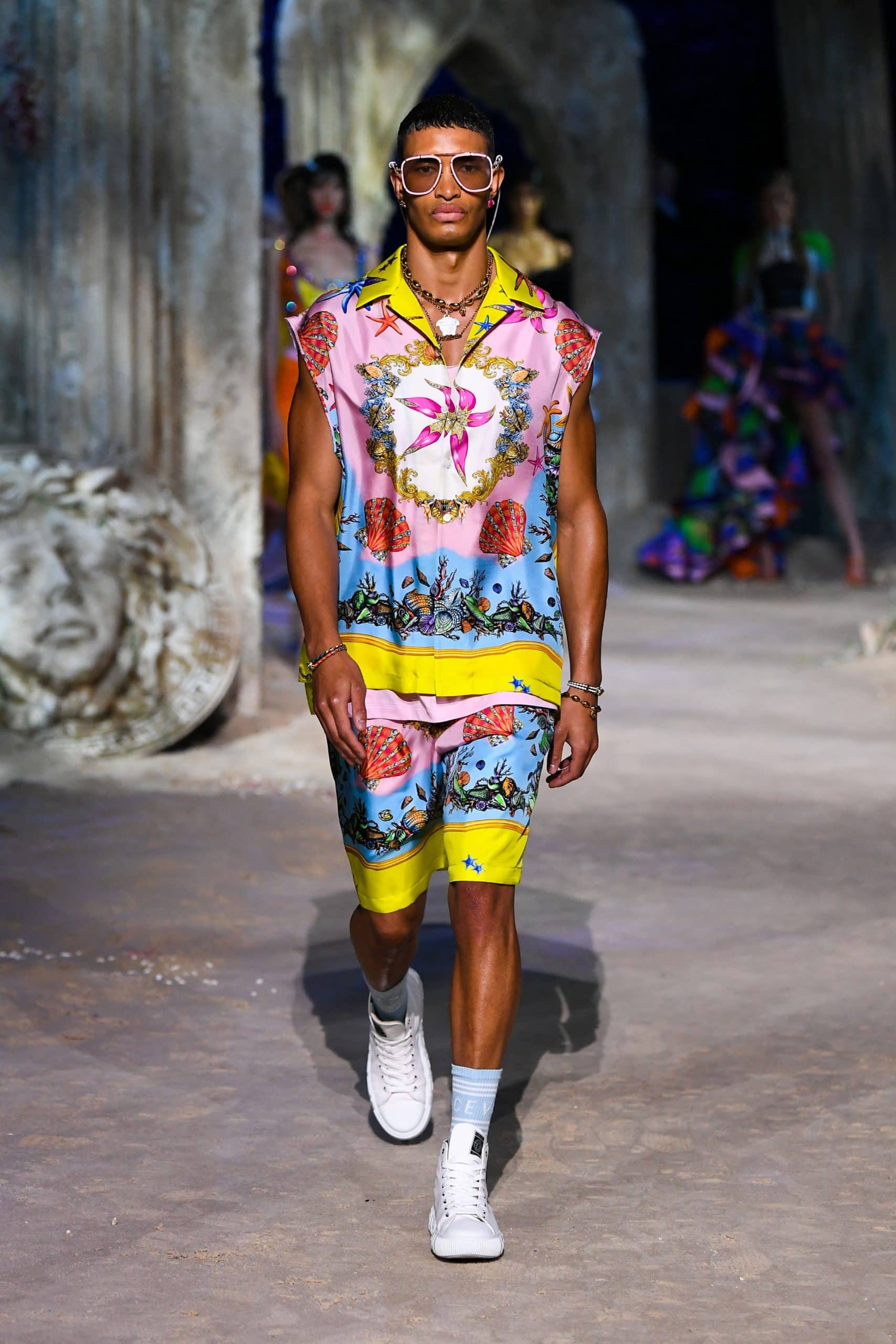 ヴェルサーチ春夏2021年 RUNWAY マガジン