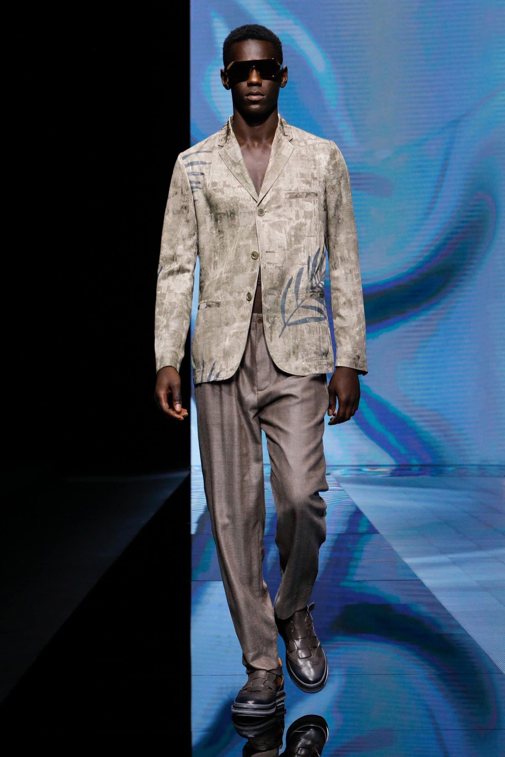 Giorgio Armani Frühling Sommer 2021 von RUNWAY MAGAZIN