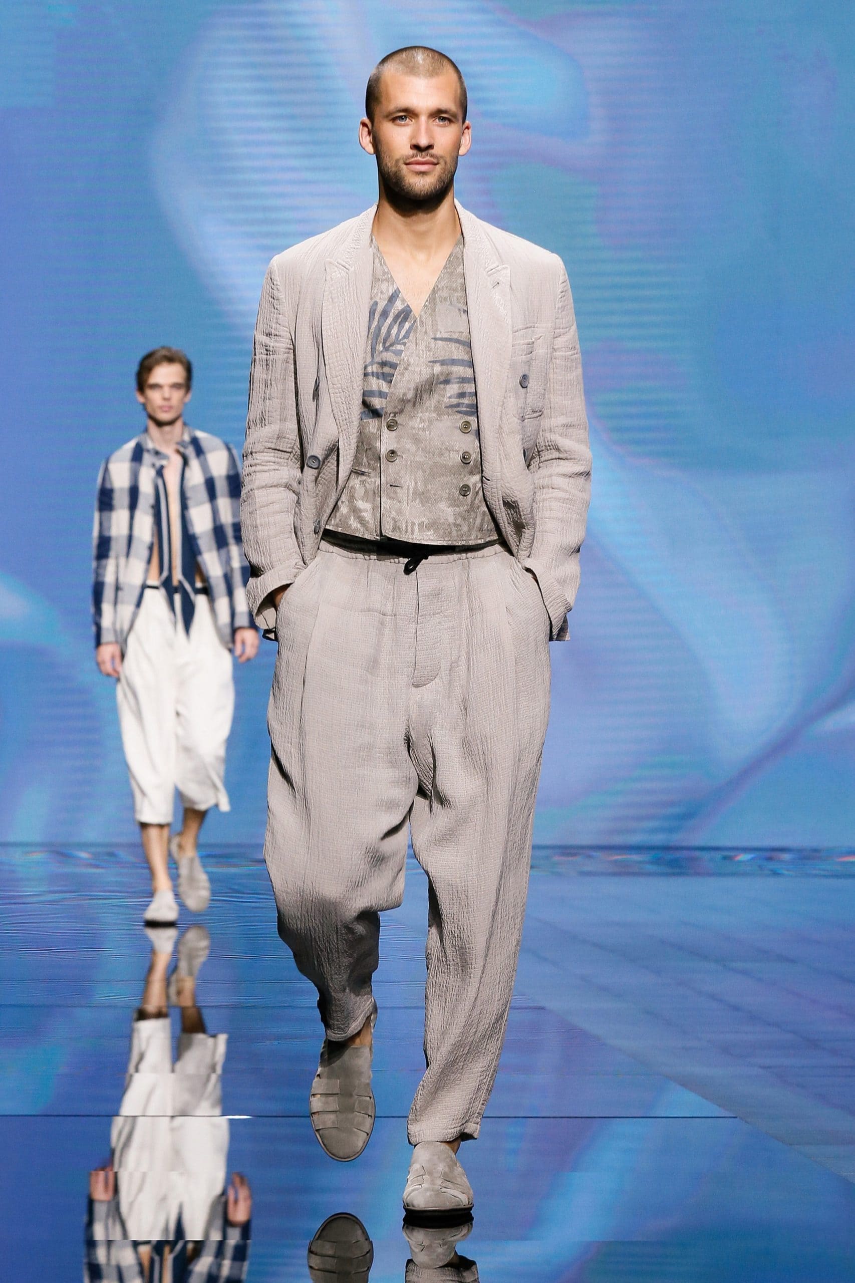 Giorgio Armani Frühling Sommer 2021 von RUNWAY MAGAZIN