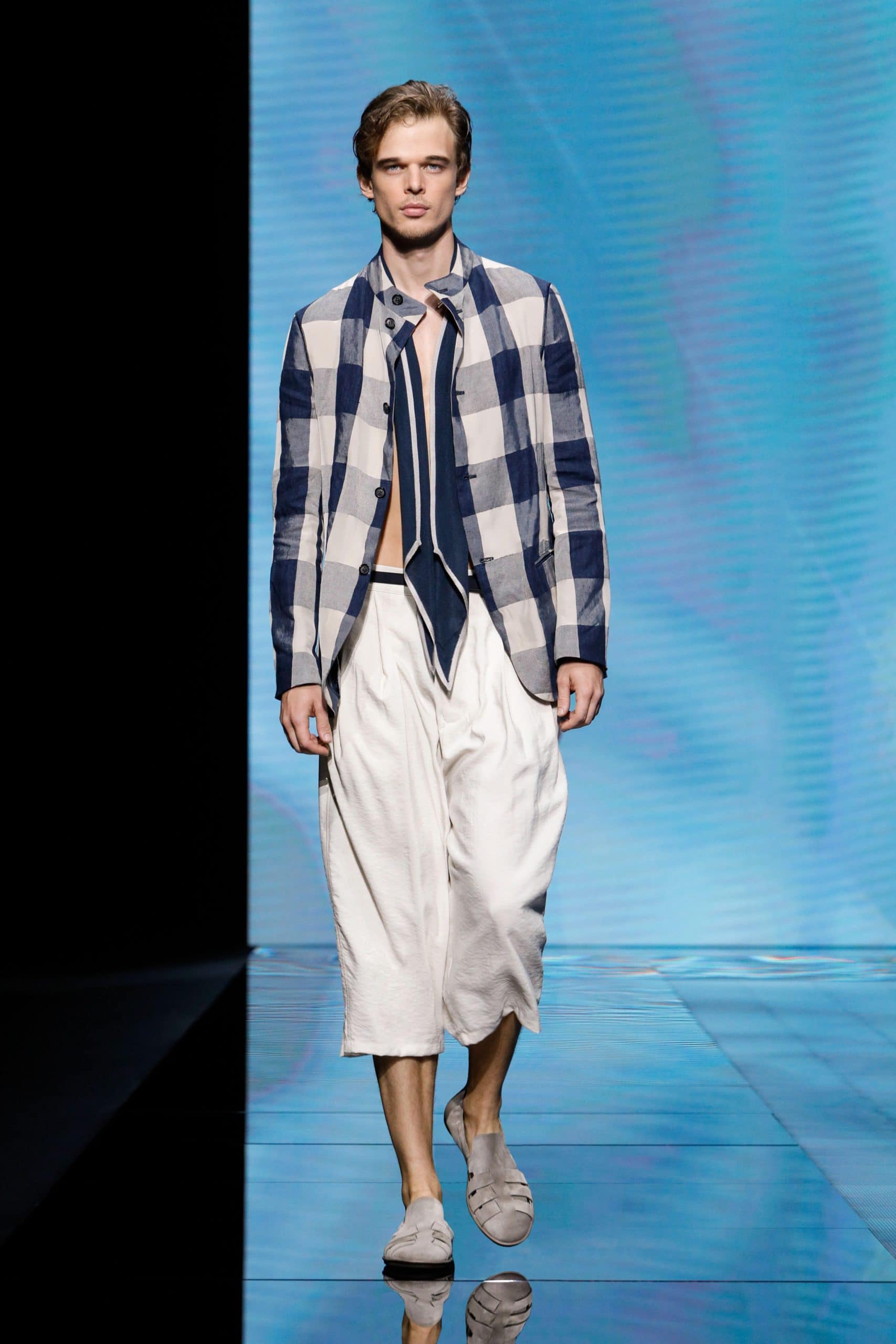 Giorgio Armani Frühling Sommer 2021 von RUNWAY MAGAZIN