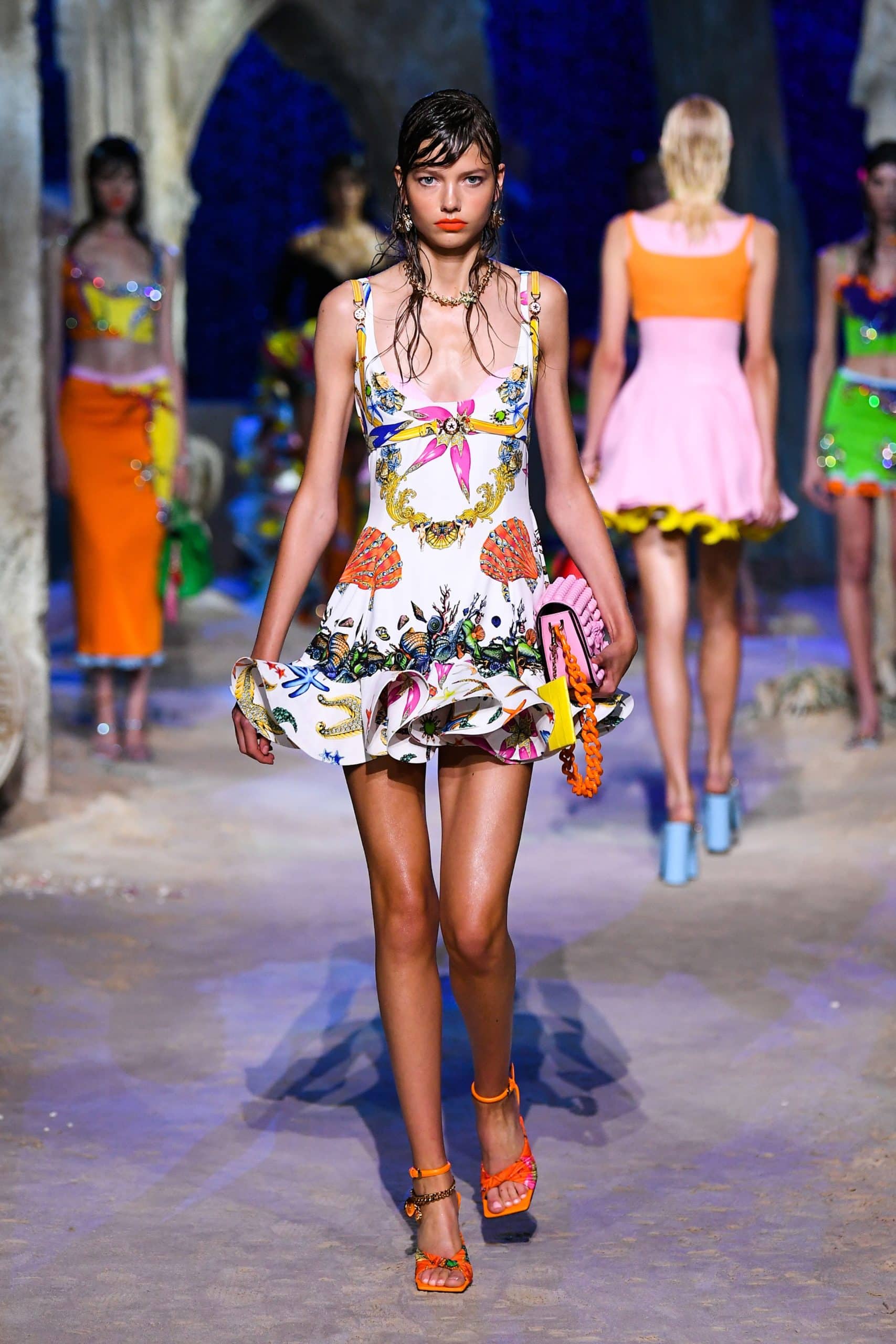ヴェルサーチ春夏2021年 RUNWAY マガジン