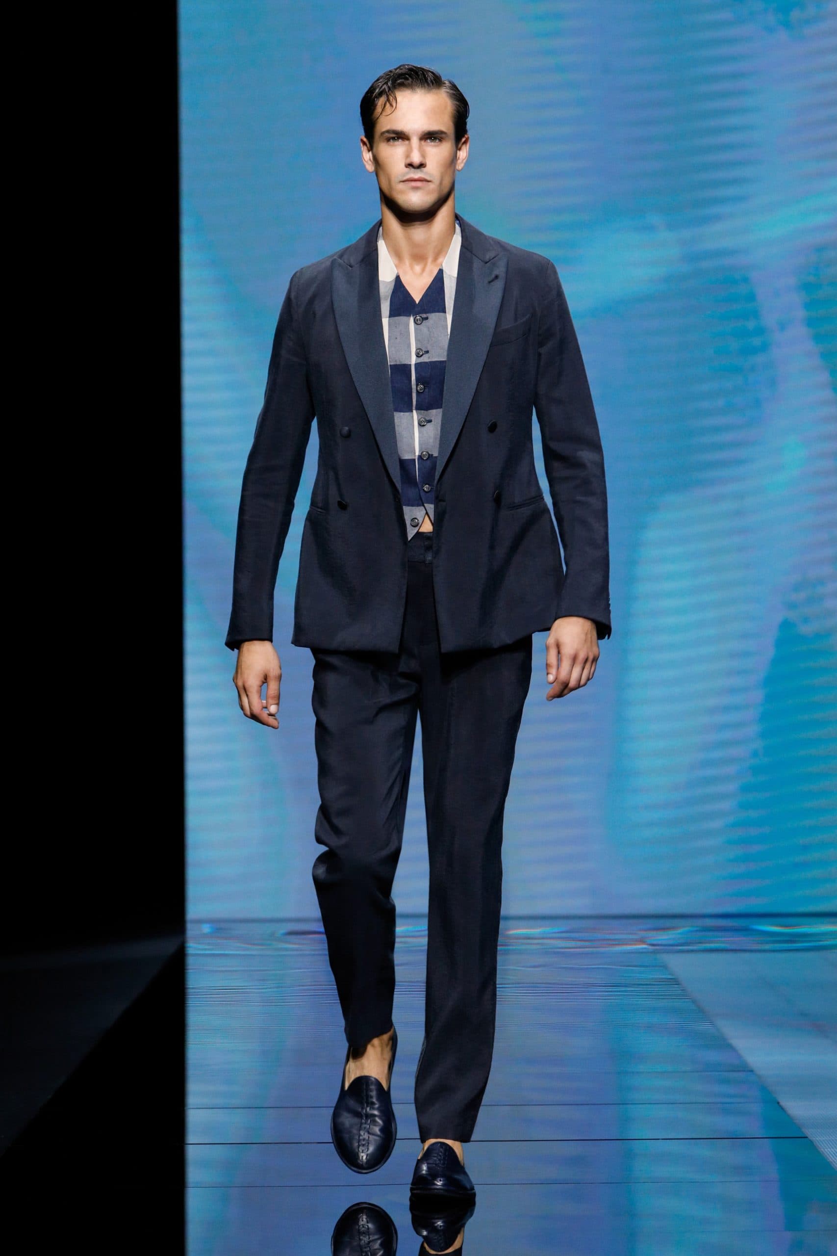 Giorgio Armani Frühling Sommer 2021 von RUNWAY MAGAZIN