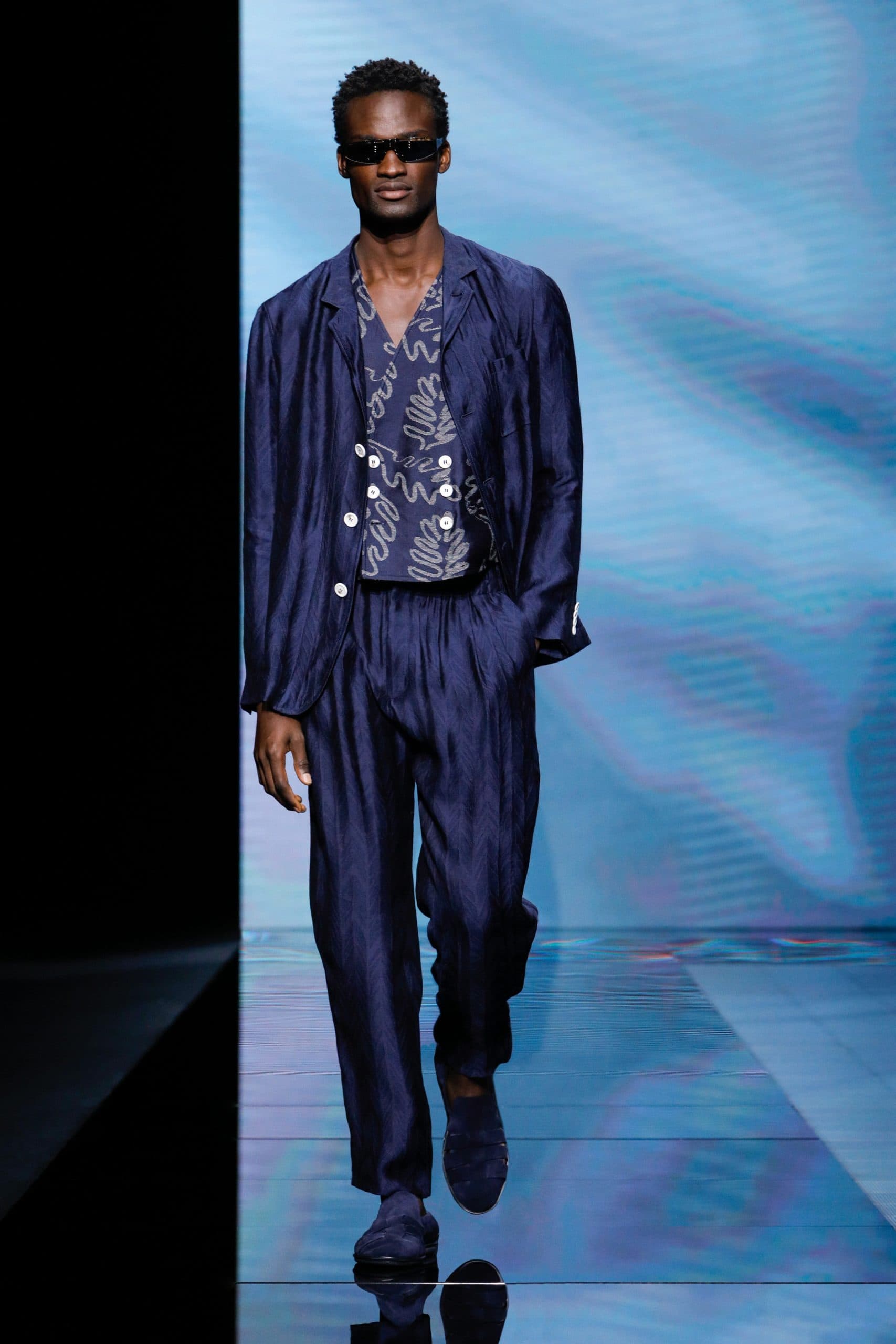 Giorgio Armani Frühling Sommer 2021 von RUNWAY MAGAZIN