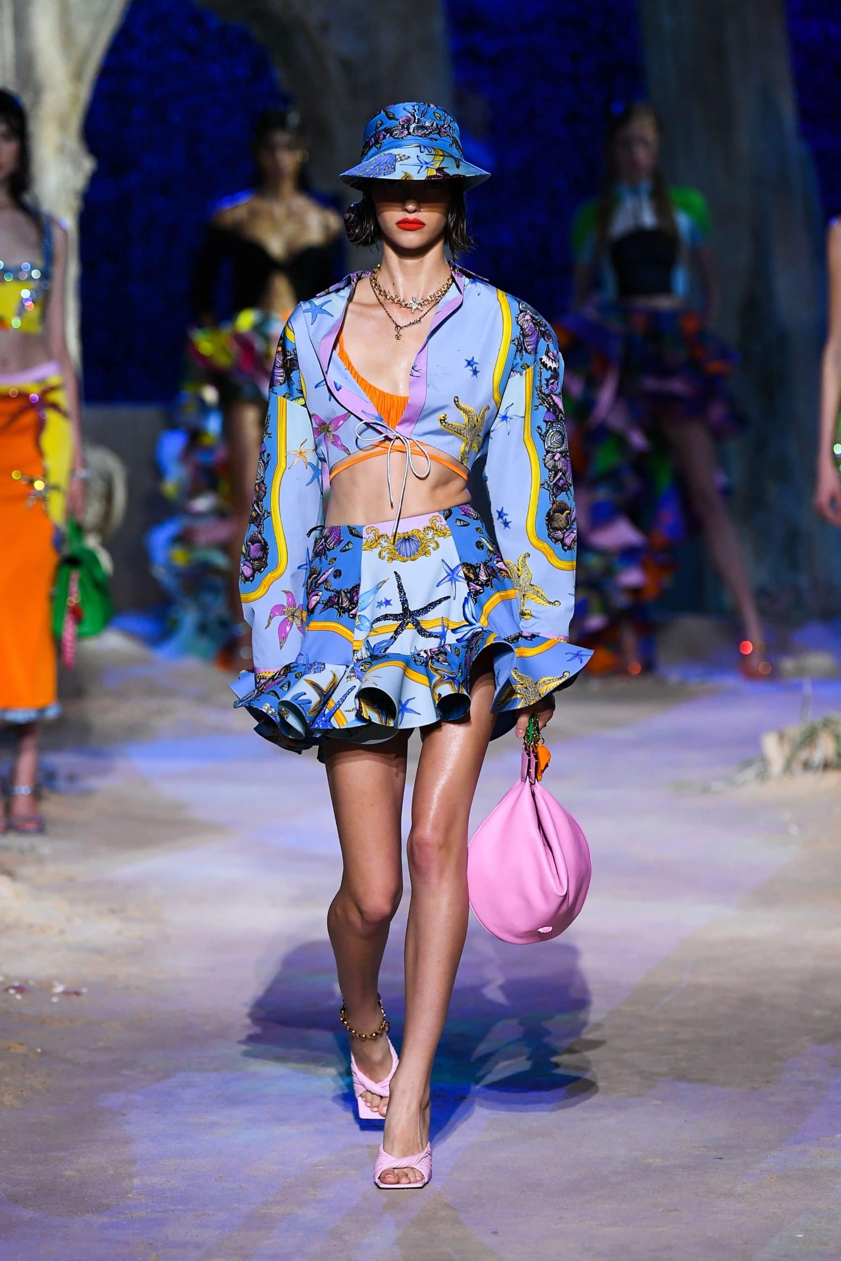 ヴェルサーチ春夏2021年 RUNWAY マガジン