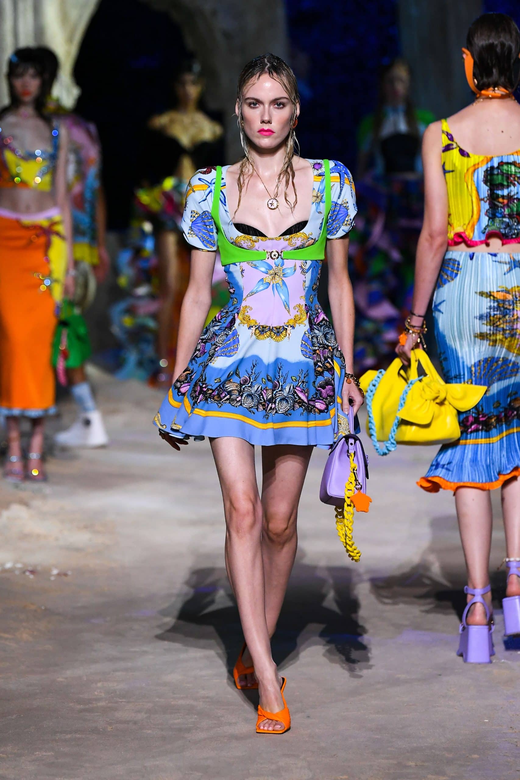 ヴェルサーチ春夏2021年 RUNWAY マガジン