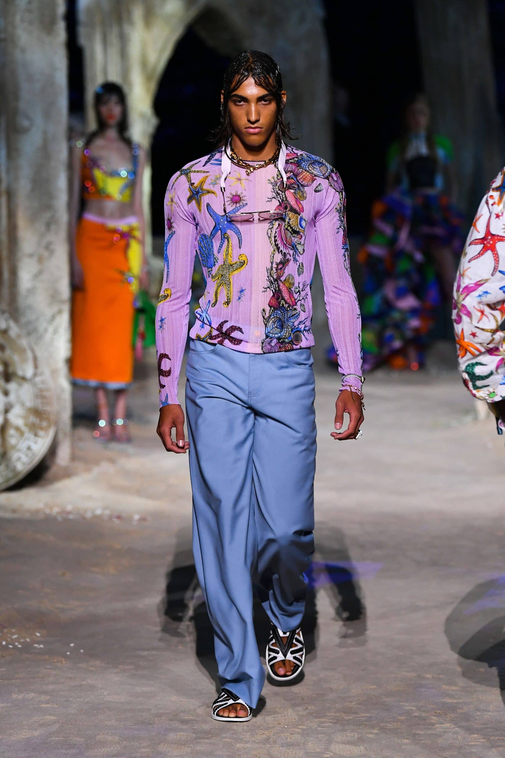 ヴェルサーチ春夏2021年 RUNWAY マガジン