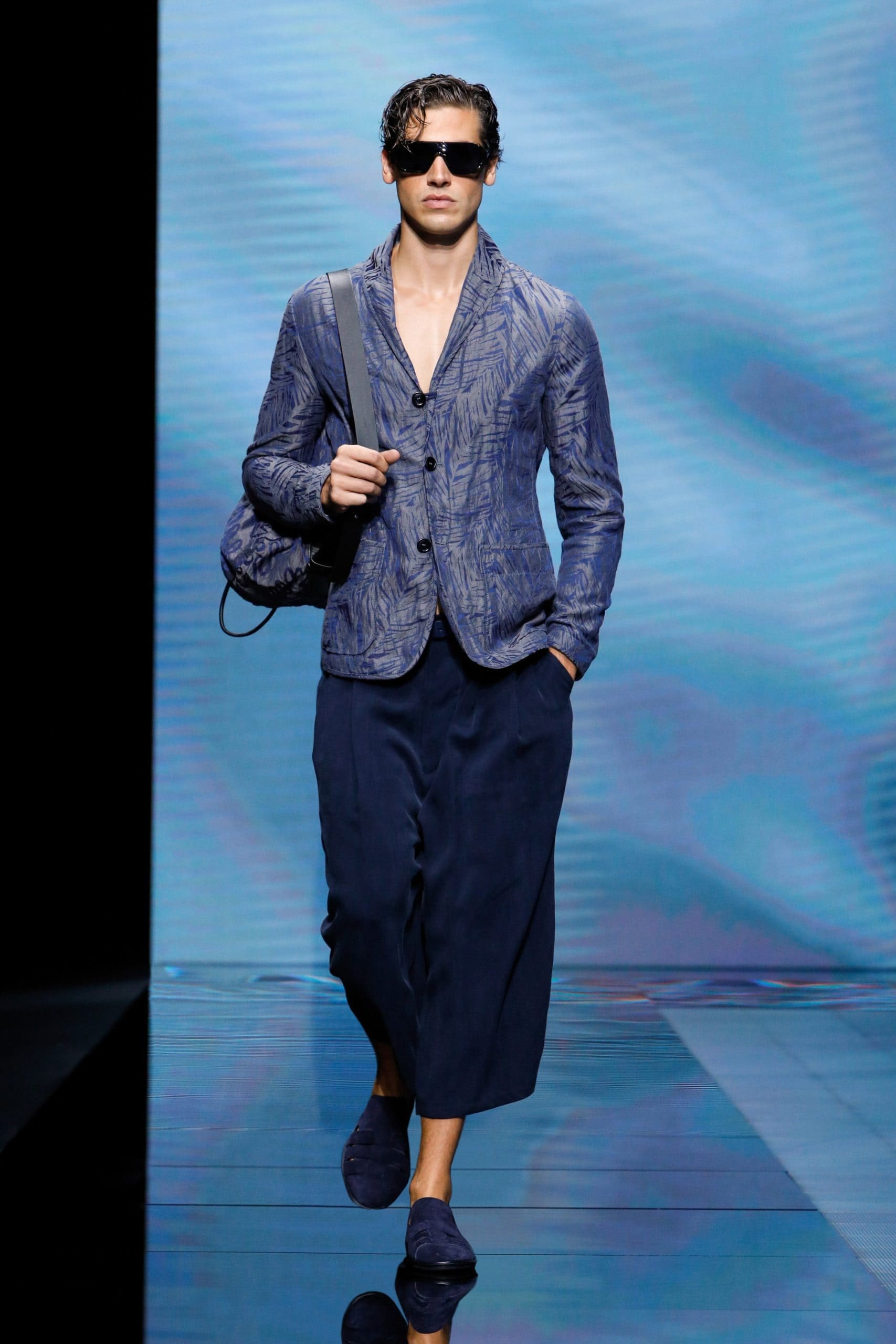 Giorgio Armani Frühling Sommer 2021 von RUNWAY MAGAZIN