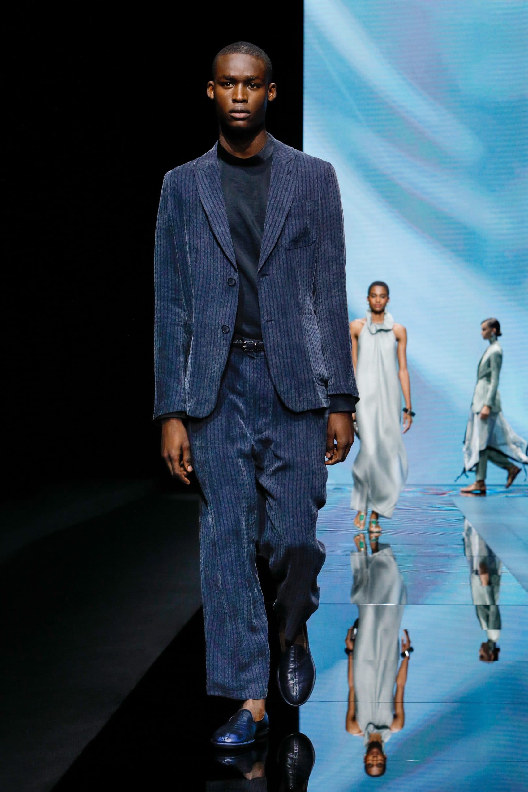 Giorgio Armani Frühling Sommer 2021 von RUNWAY MAGAZIN