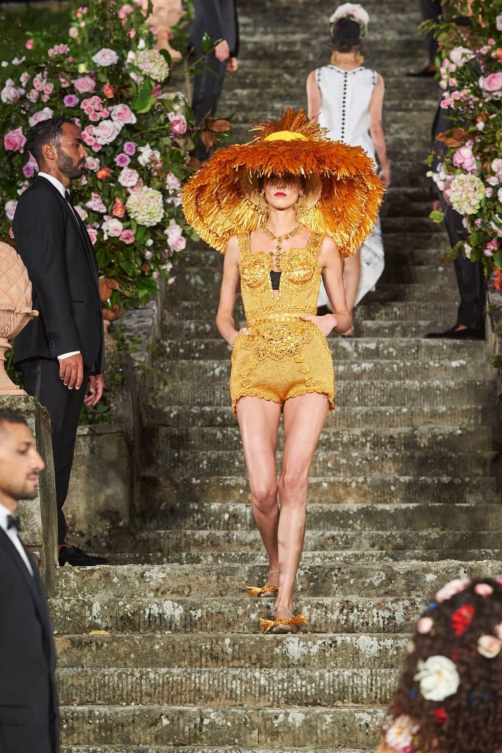 Dolce Gabbana Alta Moda Firenze 2020 - Fall-Winter 2020-2021 by RUNWAY MAGAZINE