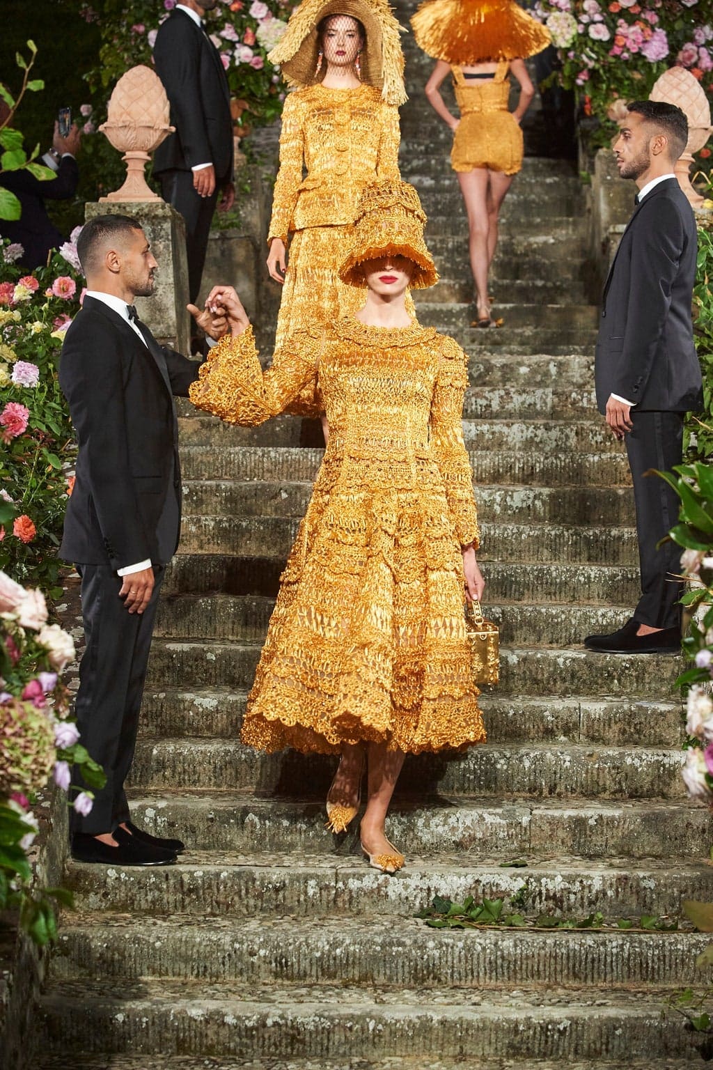 Dolce Gabbana Alta Moda Firenze 2020 - Fall-Winter 2020-2021 by RUNWAY MAGAZINE