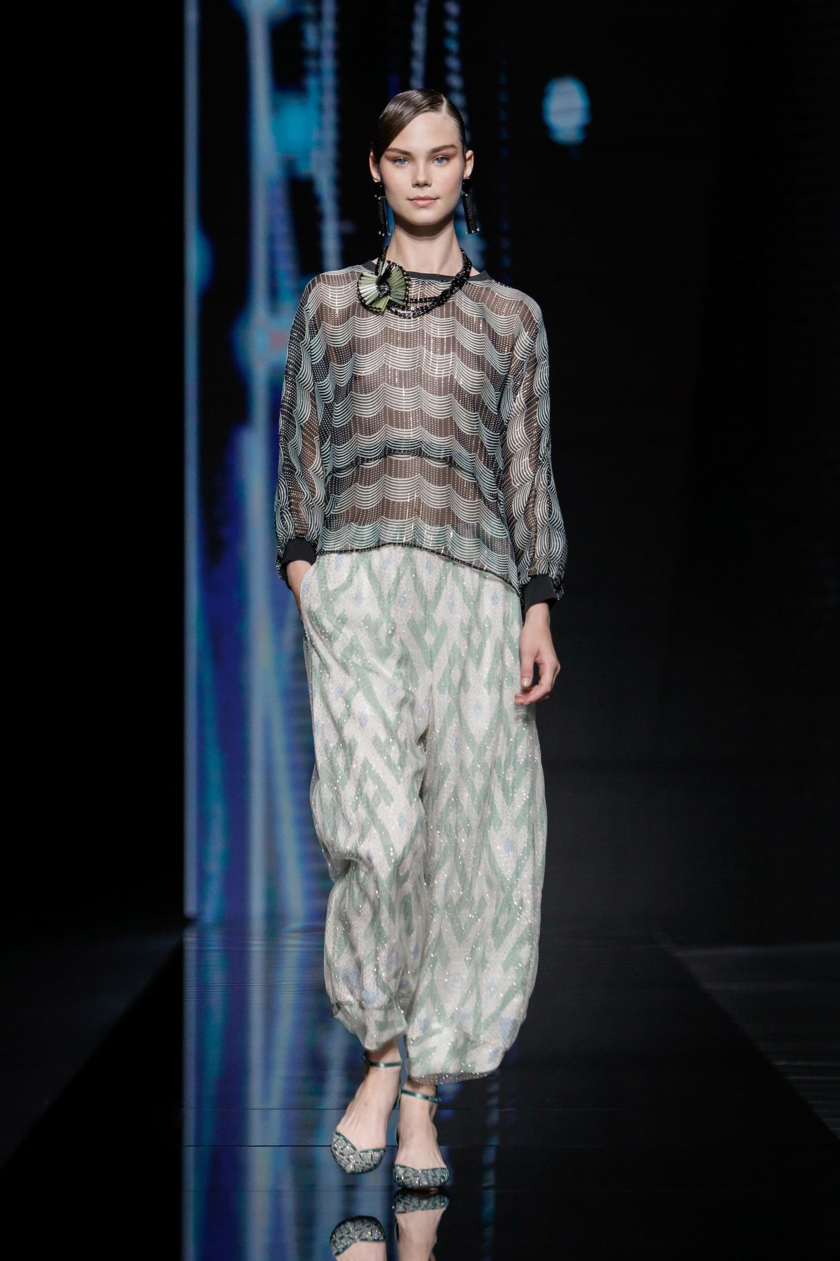 Giorgio Armani Frühling Sommer 2021 von RUNWAY MAGAZIN