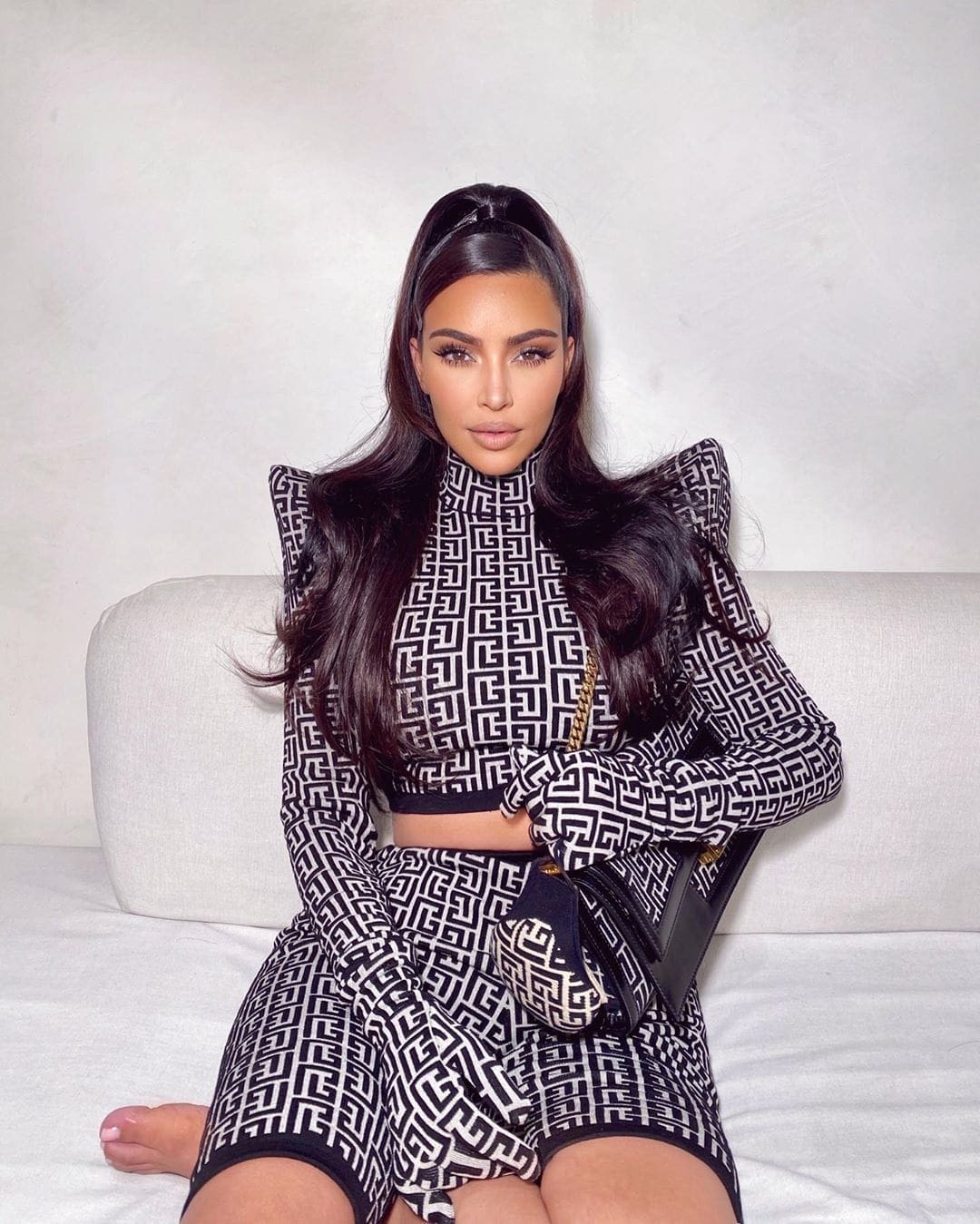 Kim Kardashian dans Balmain printemps-été 2021 par RUNWAY MAGAZINE