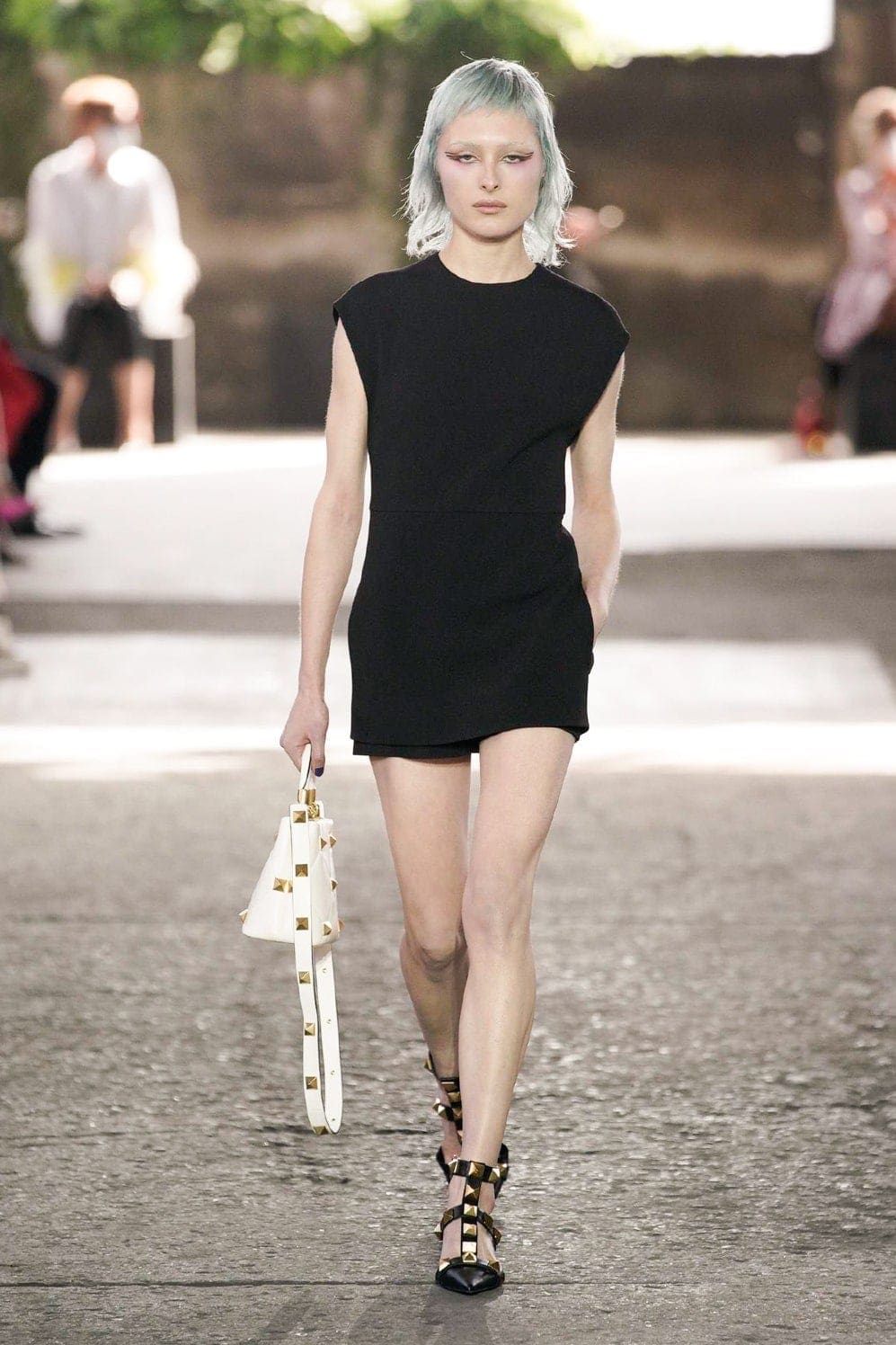 华伦天奴（Valentino）2021春夏米兰by RUNWAY 杂志