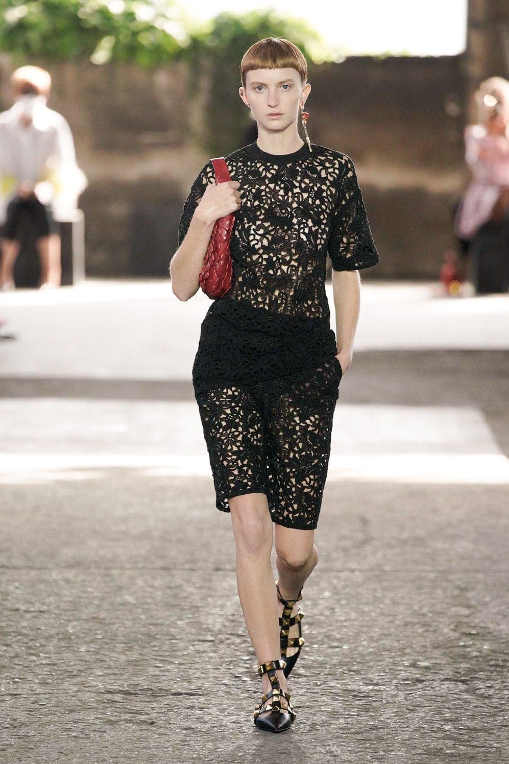 华伦天奴（Valentino）2021春夏米兰by RUNWAY 杂志