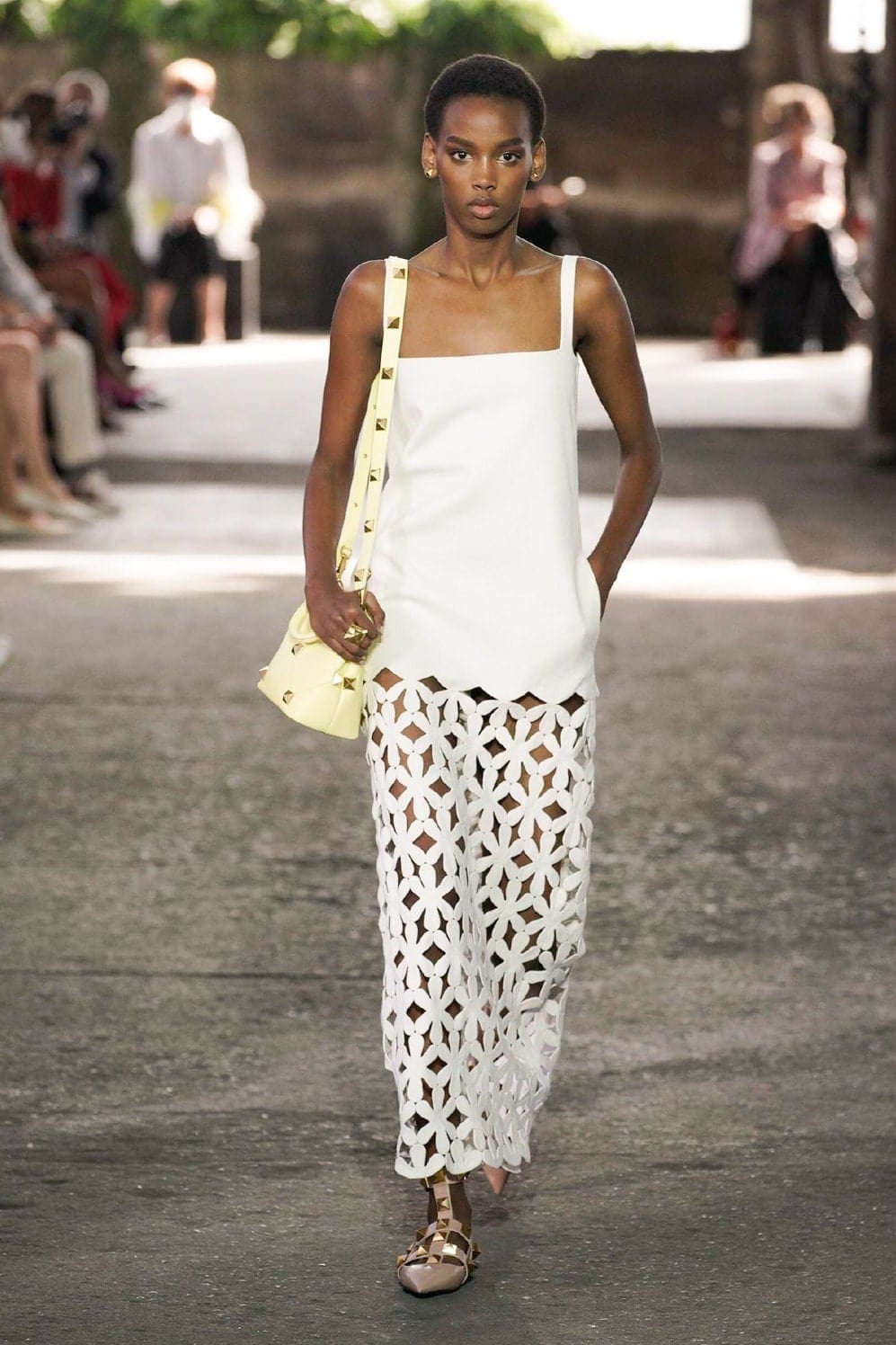 华伦天奴（Valentino）2021春夏米兰by RUNWAY 杂志