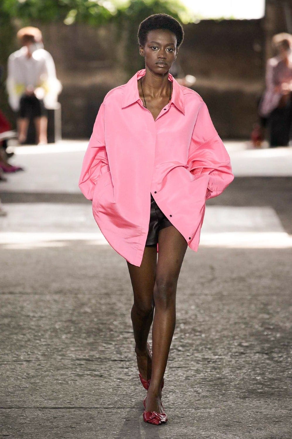 华伦天奴（Valentino）2021春夏米兰by RUNWAY 杂志