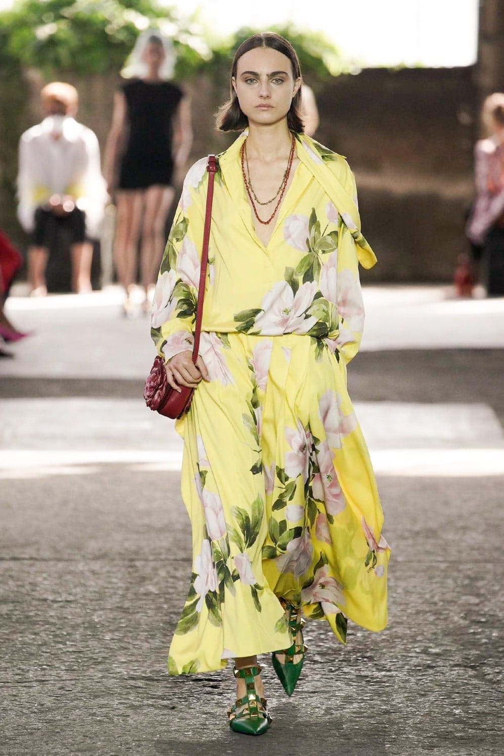 华伦天奴（Valentino）2021春夏米兰by RUNWAY 杂志