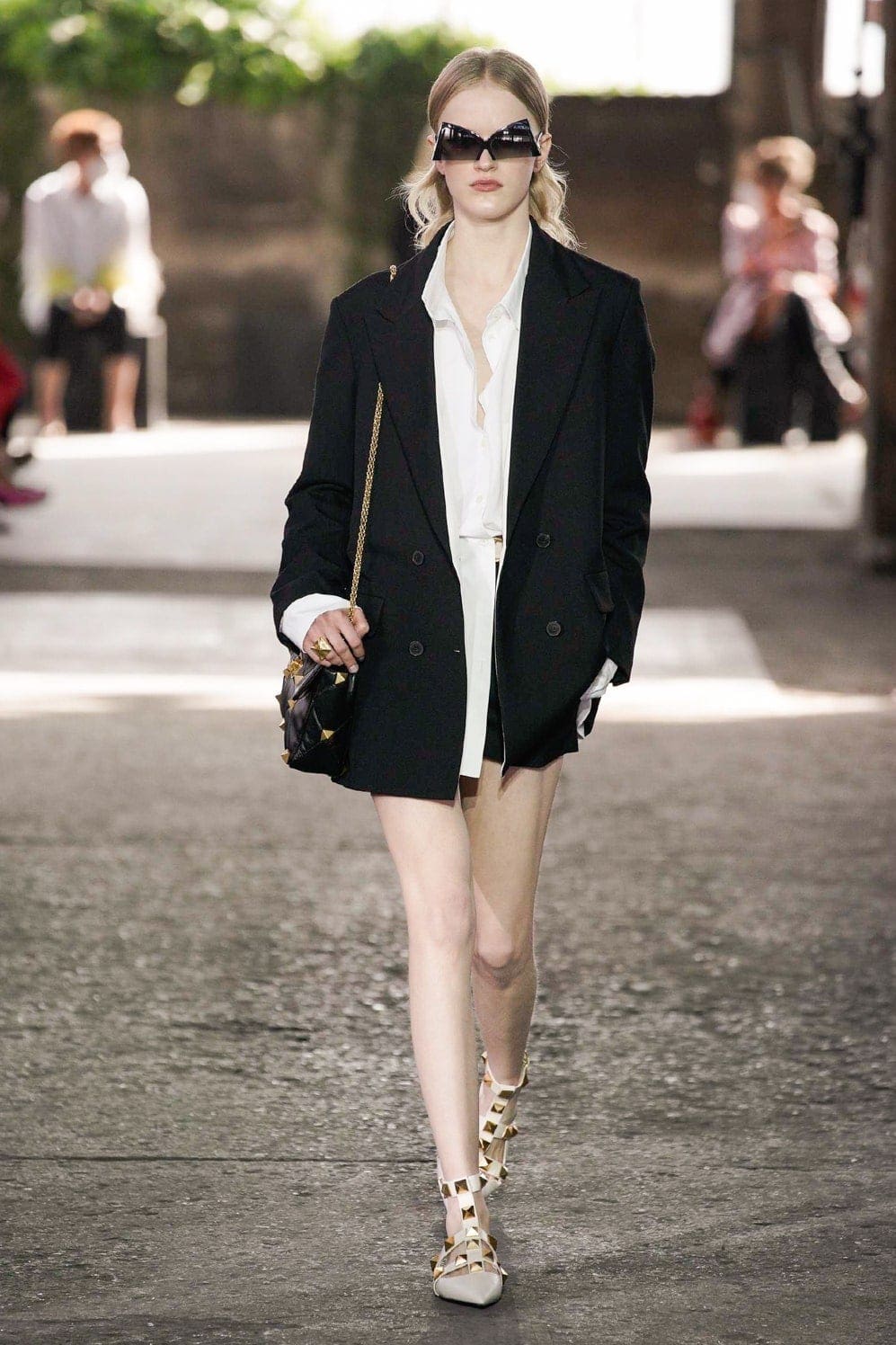 华伦天奴（Valentino）2021春夏米兰by RUNWAY 杂志