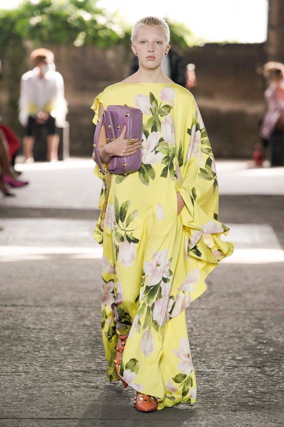 华伦天奴（Valentino）2021春夏米兰by RUNWAY 杂志