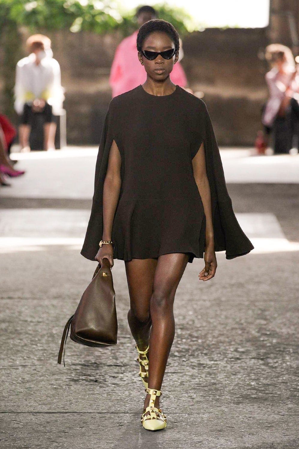 华伦天奴（Valentino）2021春夏米兰by RUNWAY 杂志