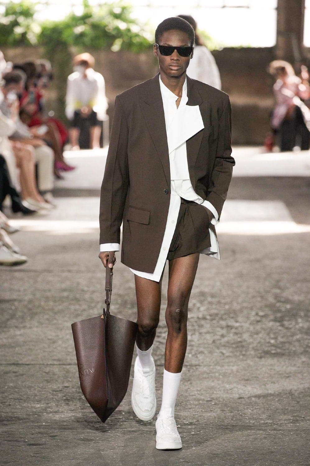 华伦天奴（Valentino）2021春夏米兰by RUNWAY 杂志