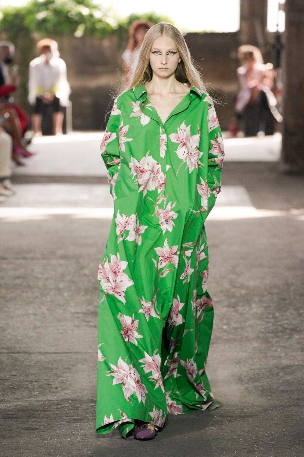 华伦天奴（Valentino）2021春夏米兰by RUNWAY 杂志