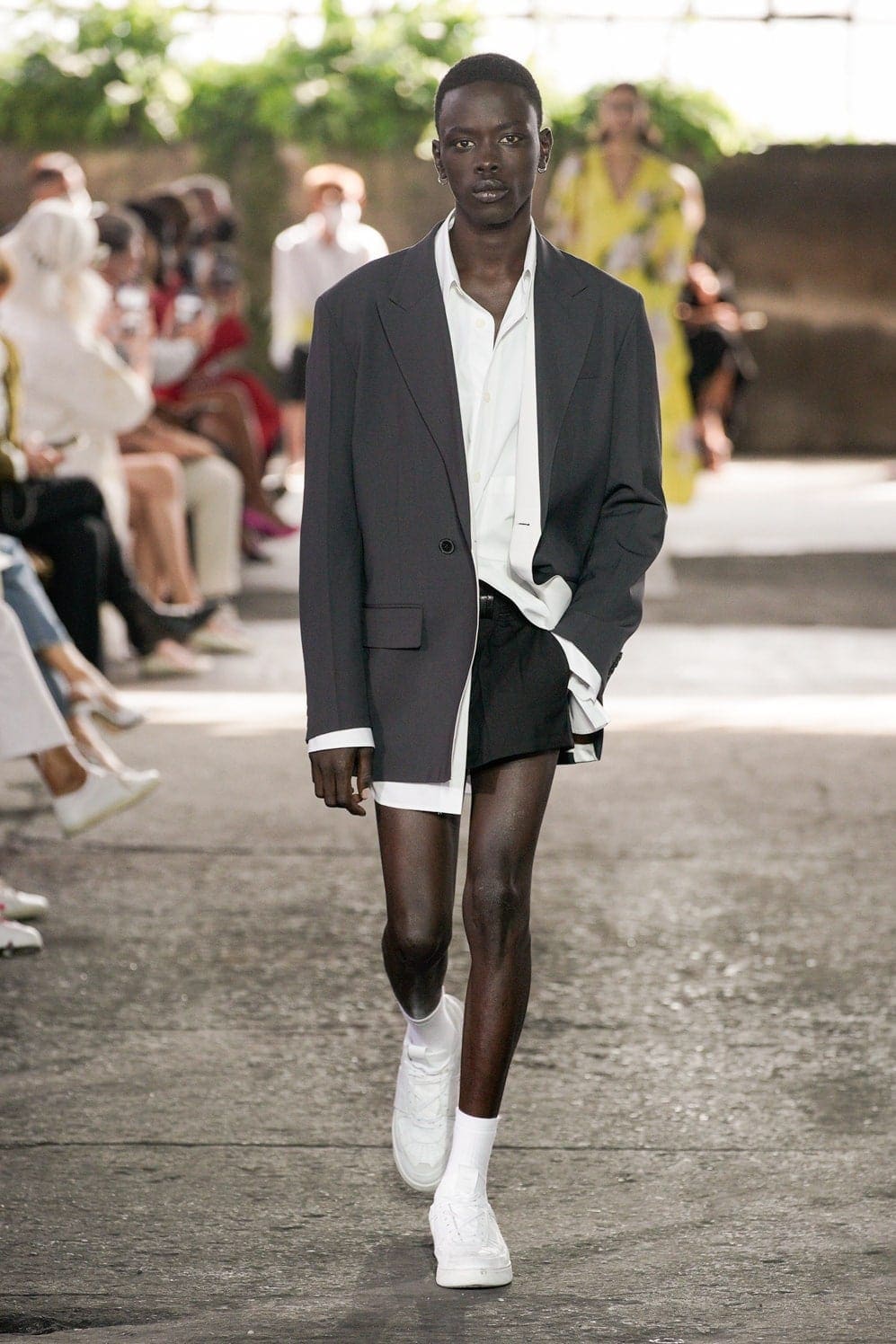 华伦天奴（Valentino）2021春夏米兰by RUNWAY 杂志