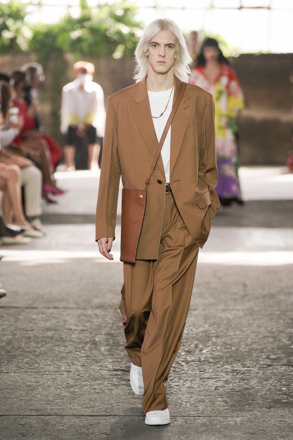 华伦天奴（Valentino）2021春夏米兰by RUNWAY 杂志