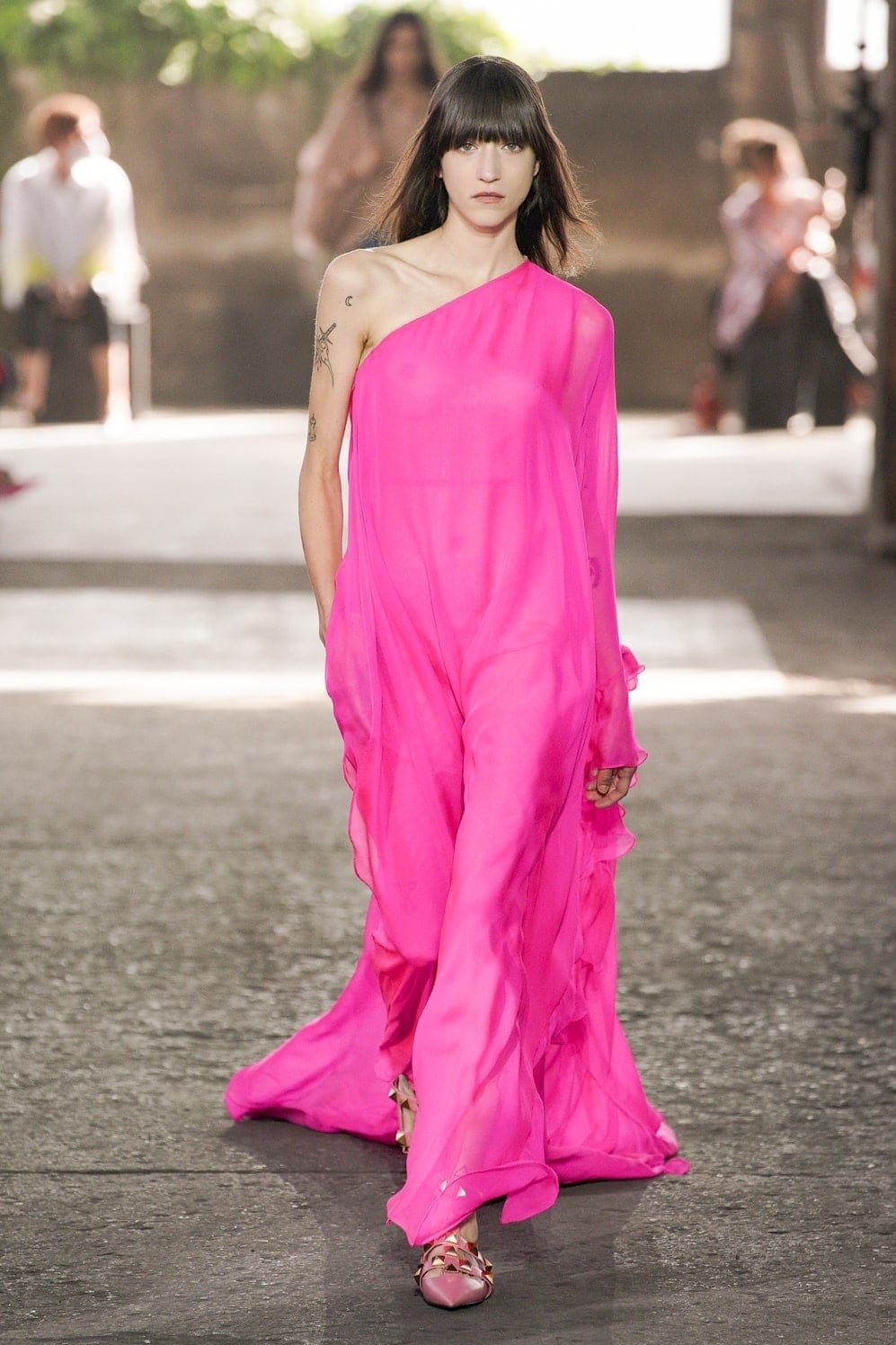 华伦天奴（Valentino）2021春夏米兰by RUNWAY 杂志