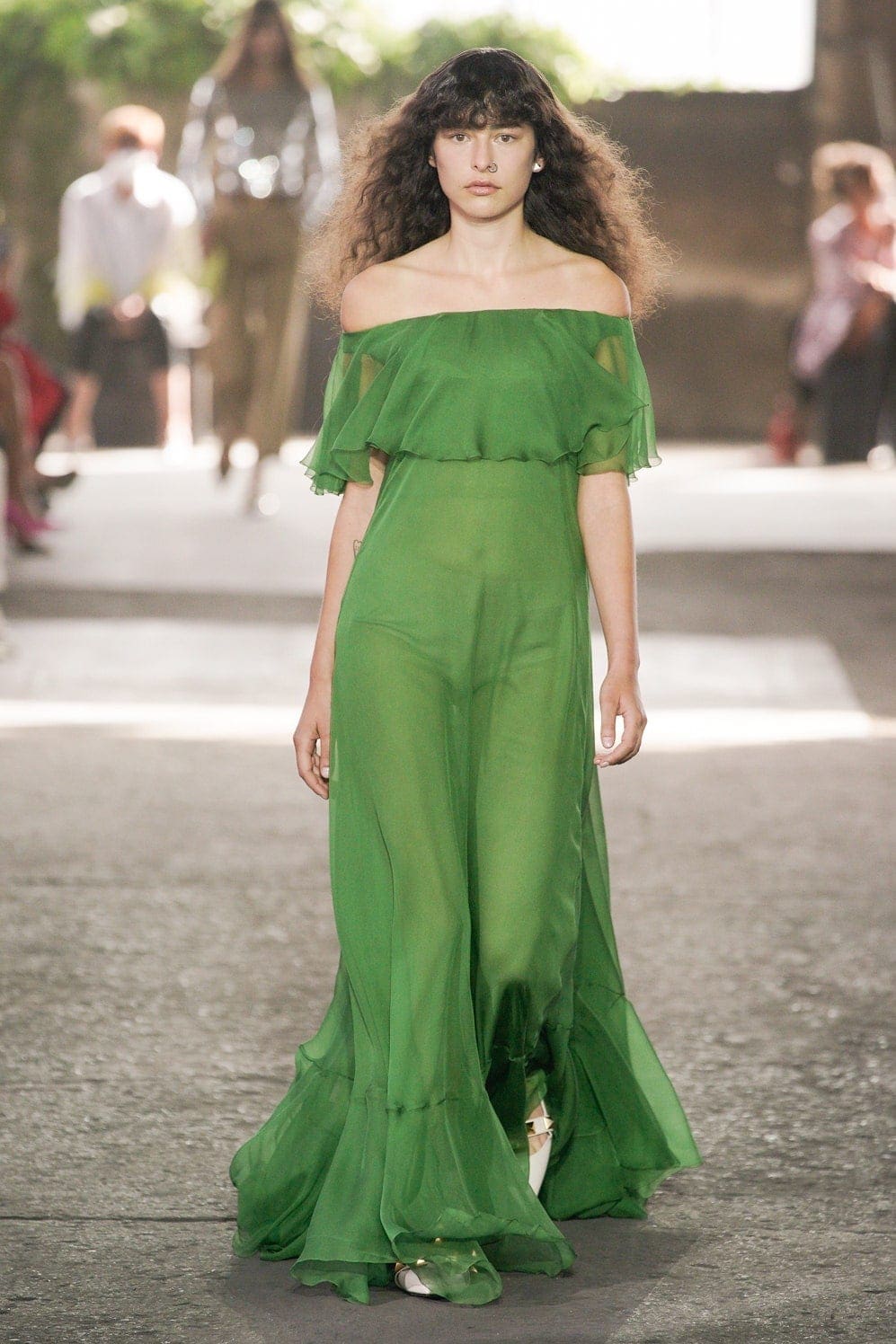 华伦天奴（Valentino）2021春夏米兰by RUNWAY 杂志