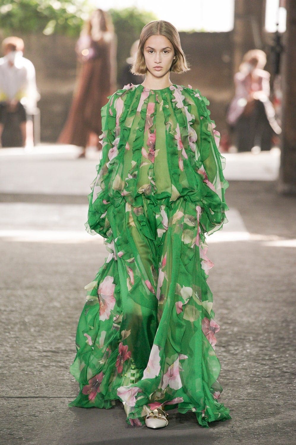 华伦天奴（Valentino）2021春夏米兰by RUNWAY 杂志