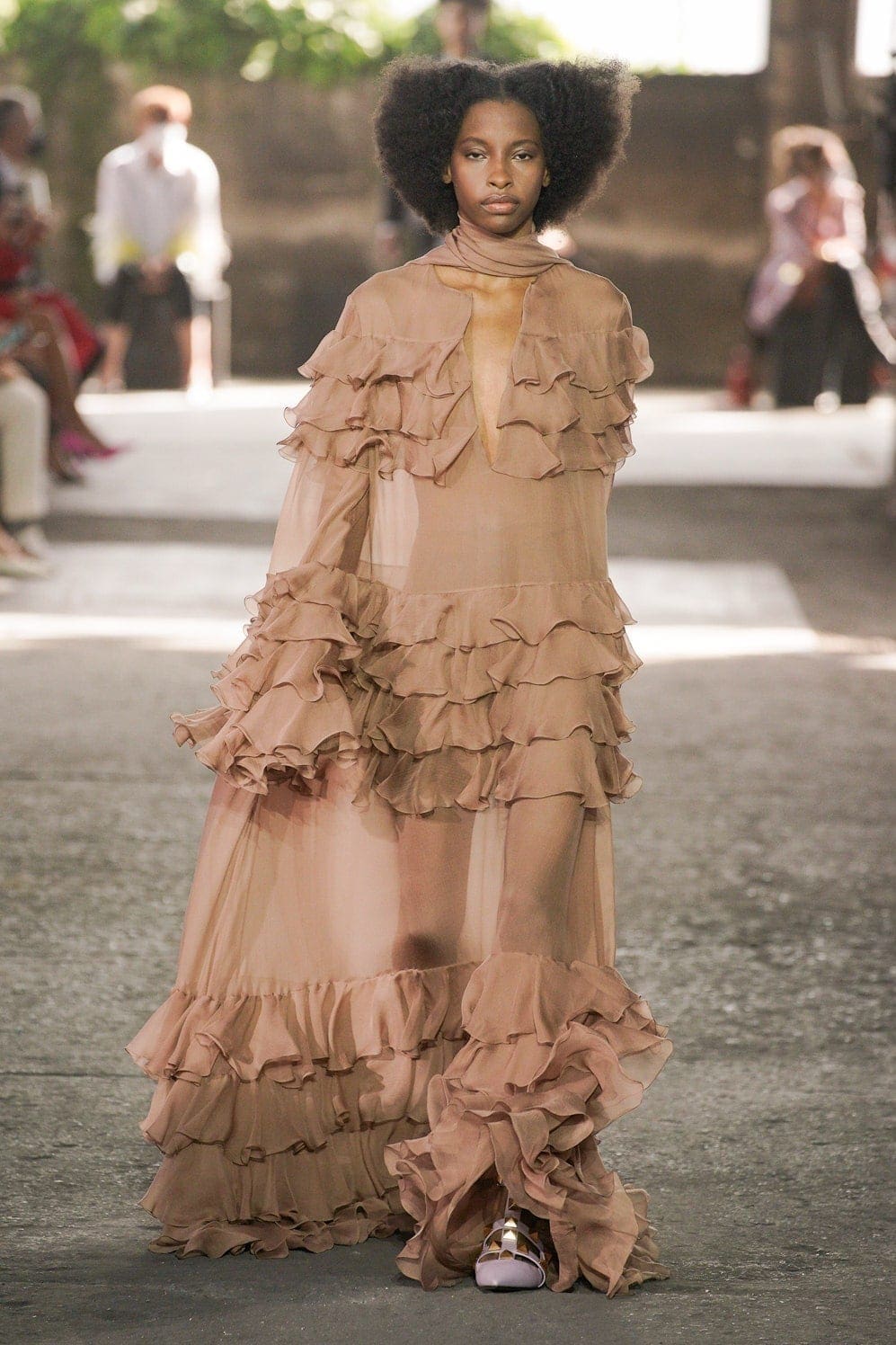 华伦天奴（Valentino）2021春夏米兰by RUNWAY 杂志