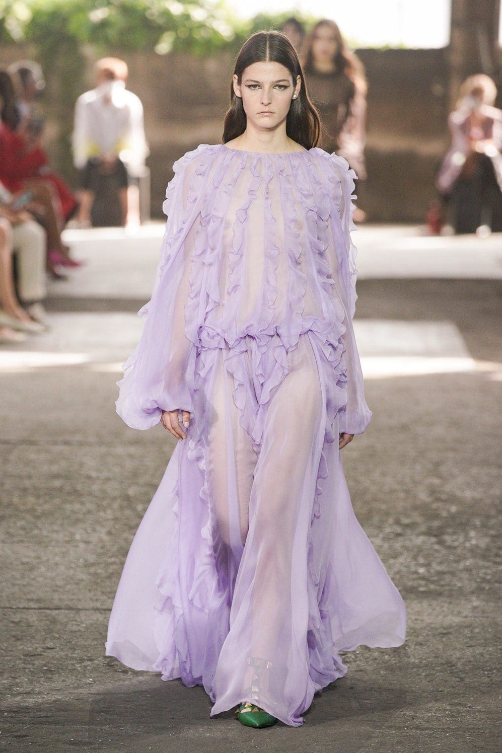 华伦天奴（Valentino）2021春夏米兰by RUNWAY 杂志