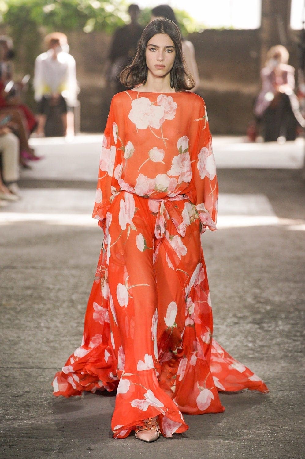 华伦天奴（Valentino）2021春夏米兰by RUNWAY 杂志