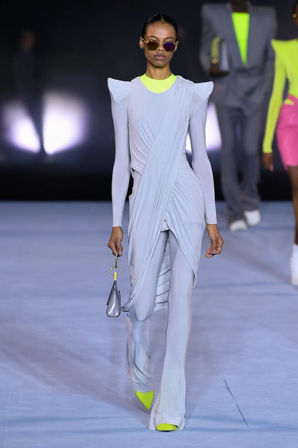 Balmain Printemps Été 2021 par RUNWAY MAGAZINE