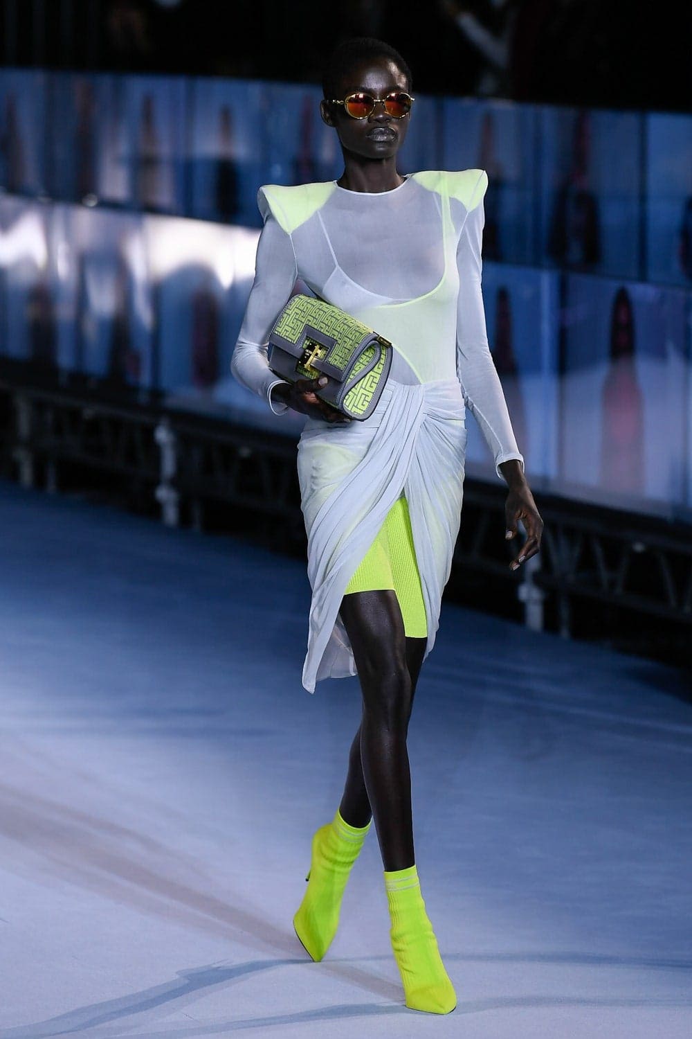 Balmain Printemps Été 2021 par RUNWAY MAGAZINE