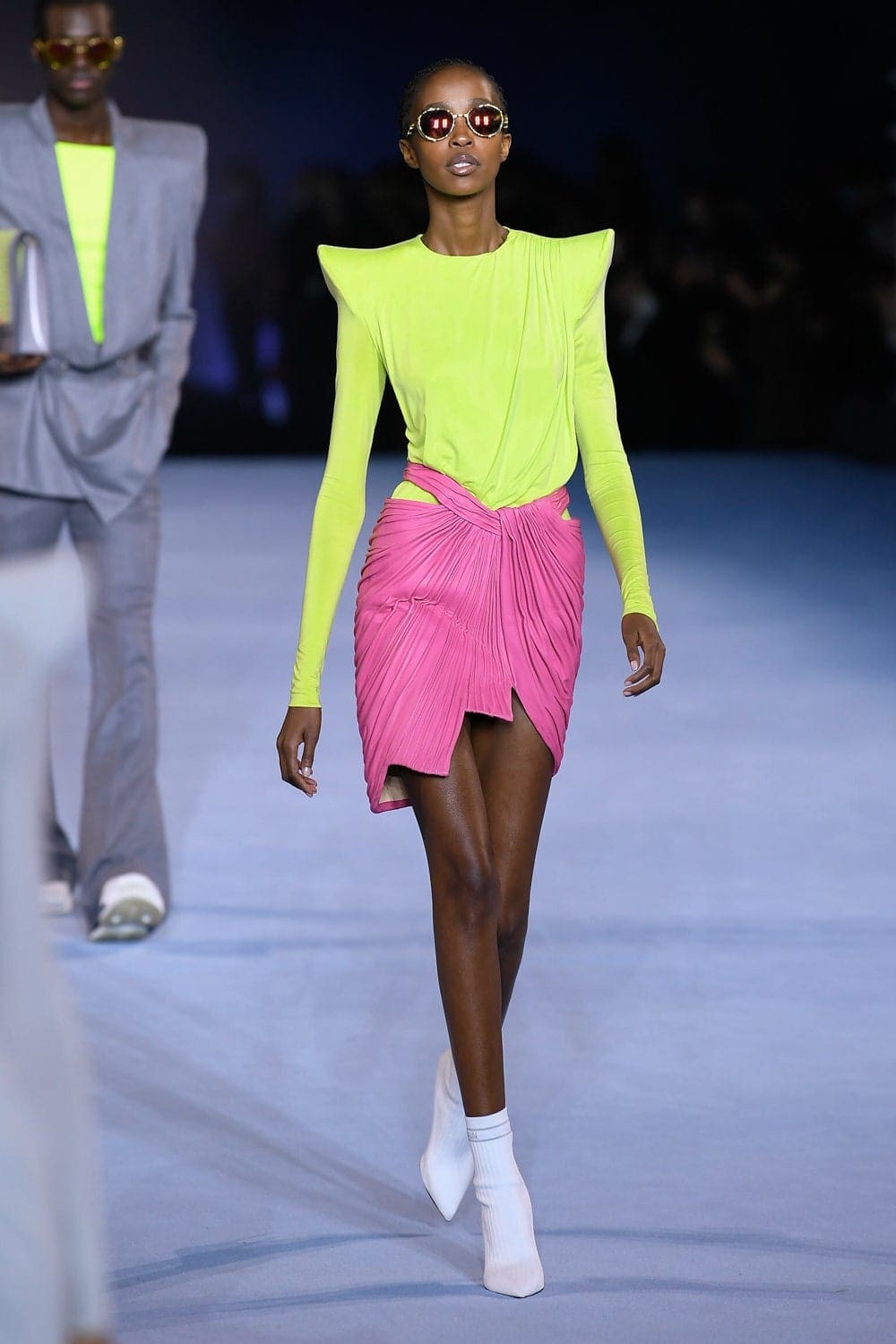 Balmain Printemps Été 2021 par RUNWAY MAGAZINE