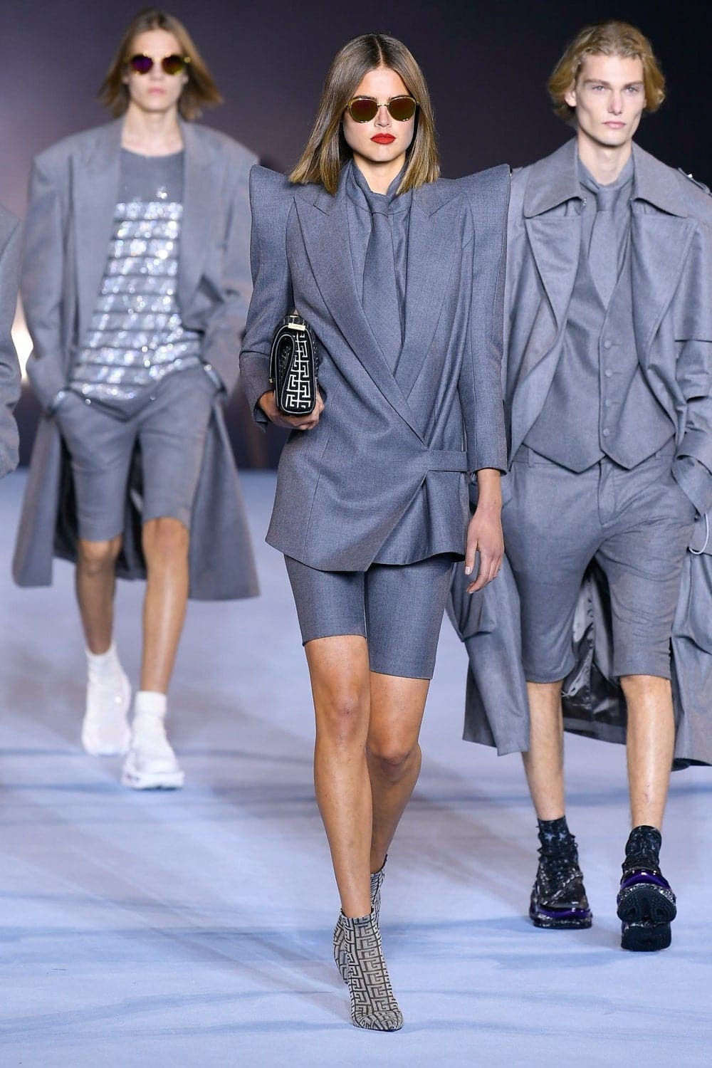 Balmain Printemps Été 2021 par RUNWAY MAGAZINE