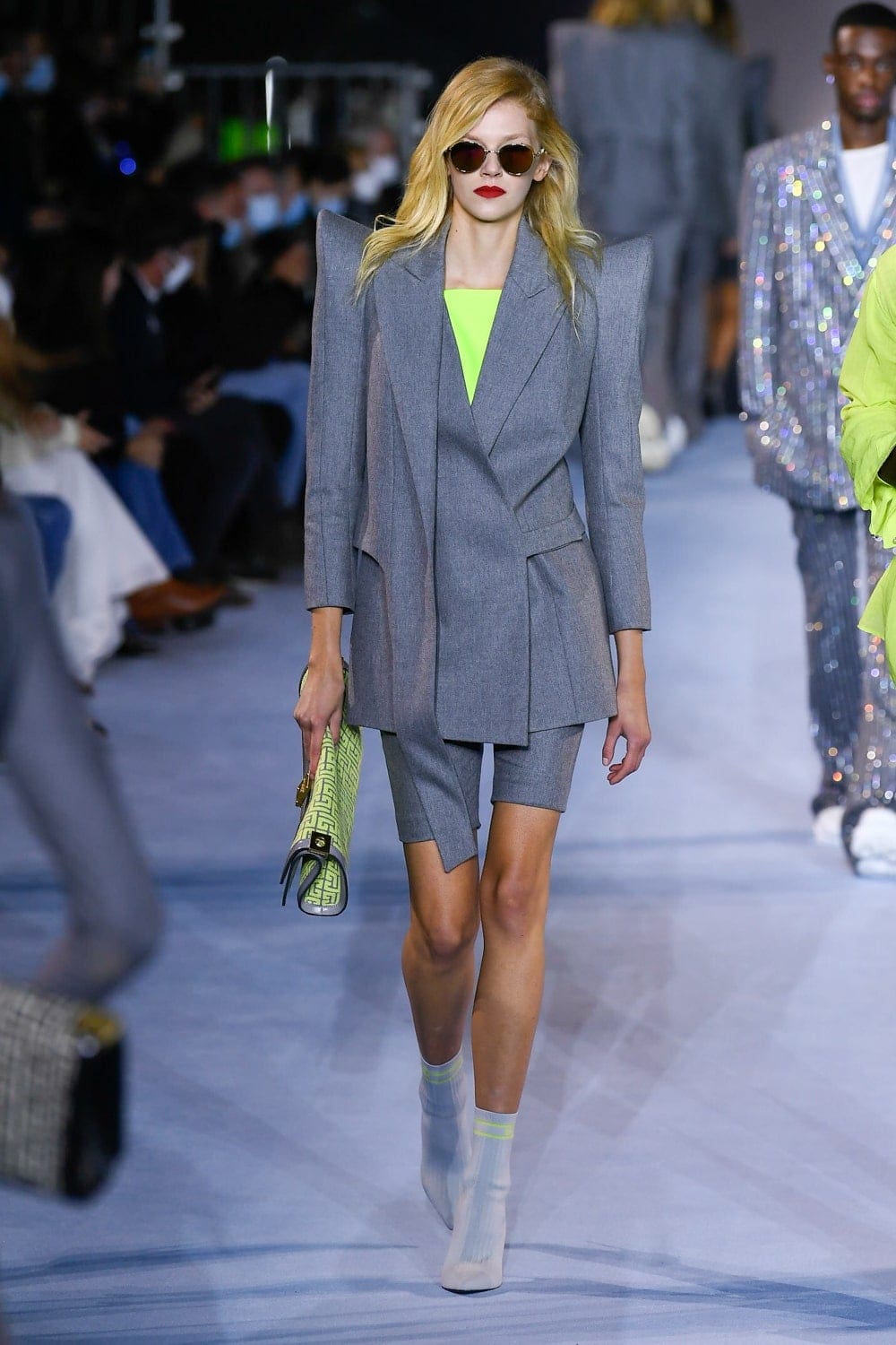 Balmain Printemps Été 2021 par RUNWAY MAGAZINE