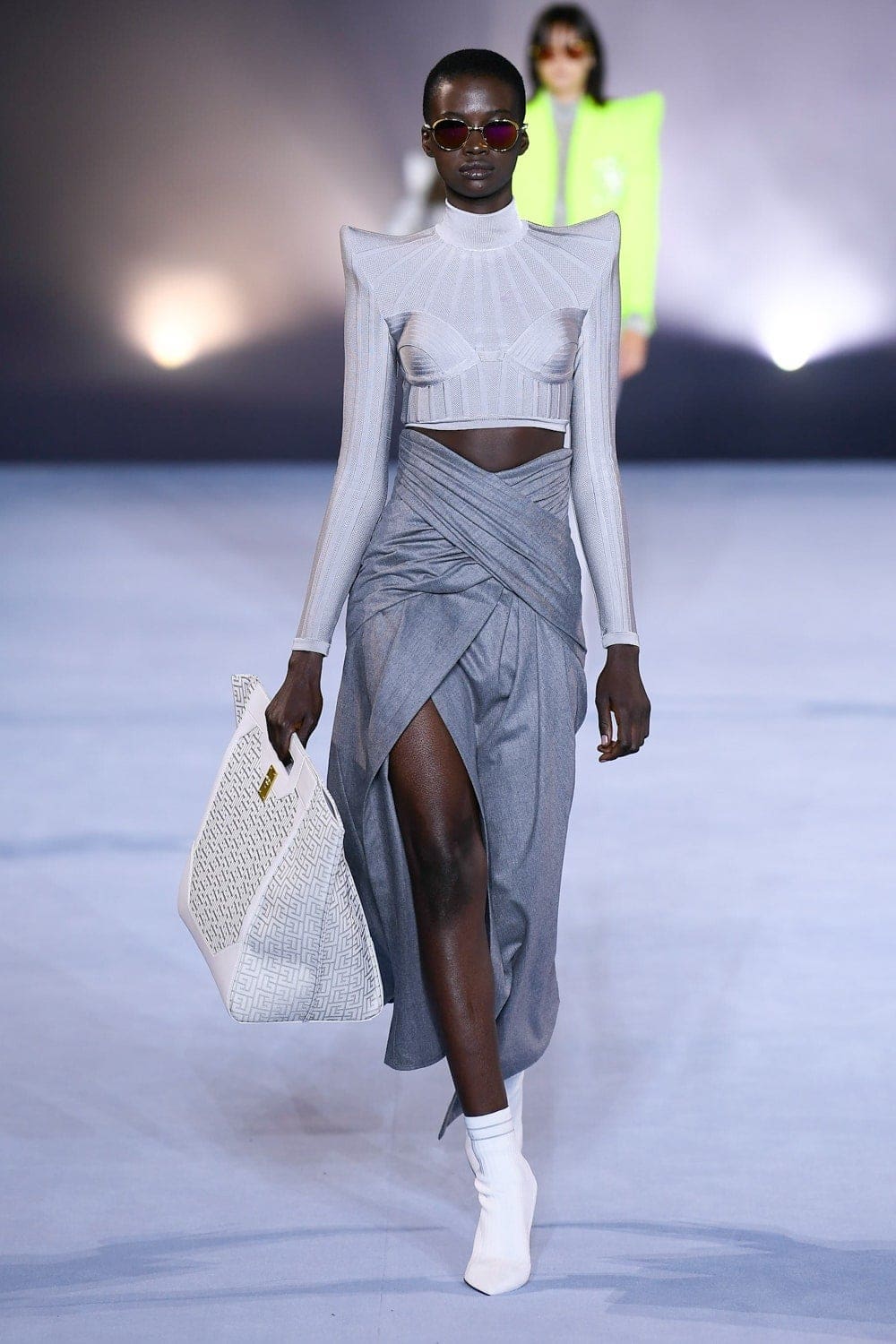 Balmain Printemps Été 2021 par RUNWAY MAGAZINE