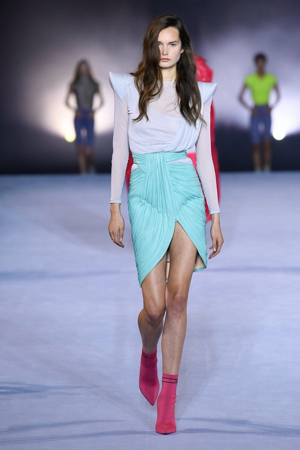 Balmain Printemps Été 2021 par RUNWAY MAGAZINE