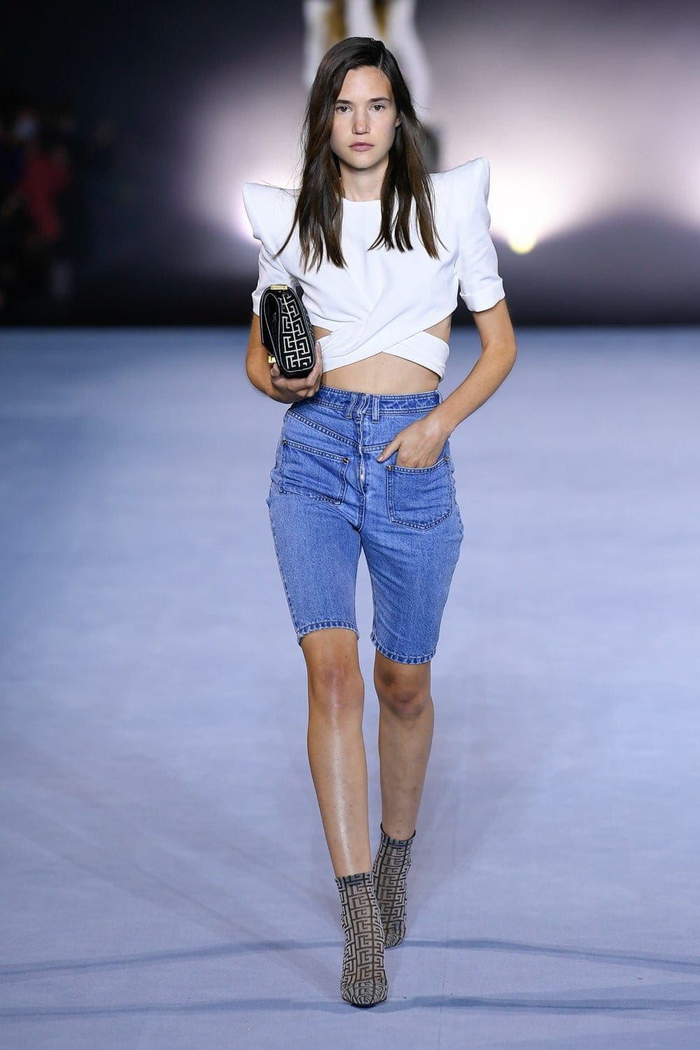 Balmain Printemps Été 2021 par RUNWAY MAGAZINE