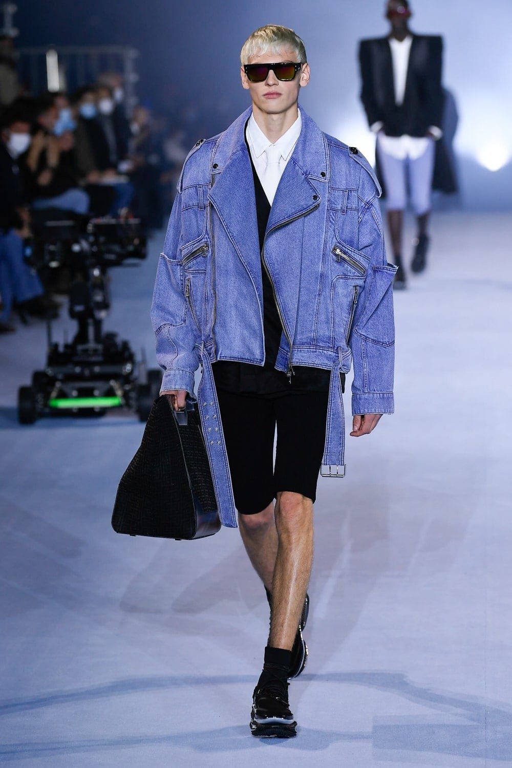 Balmain Printemps Été 2021 par RUNWAY MAGAZINE