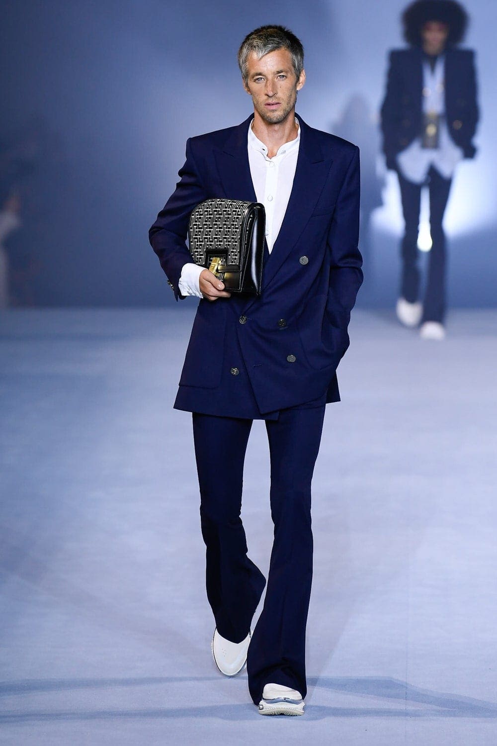 Balmain Printemps Été 2021 par RUNWAY MAGAZINE